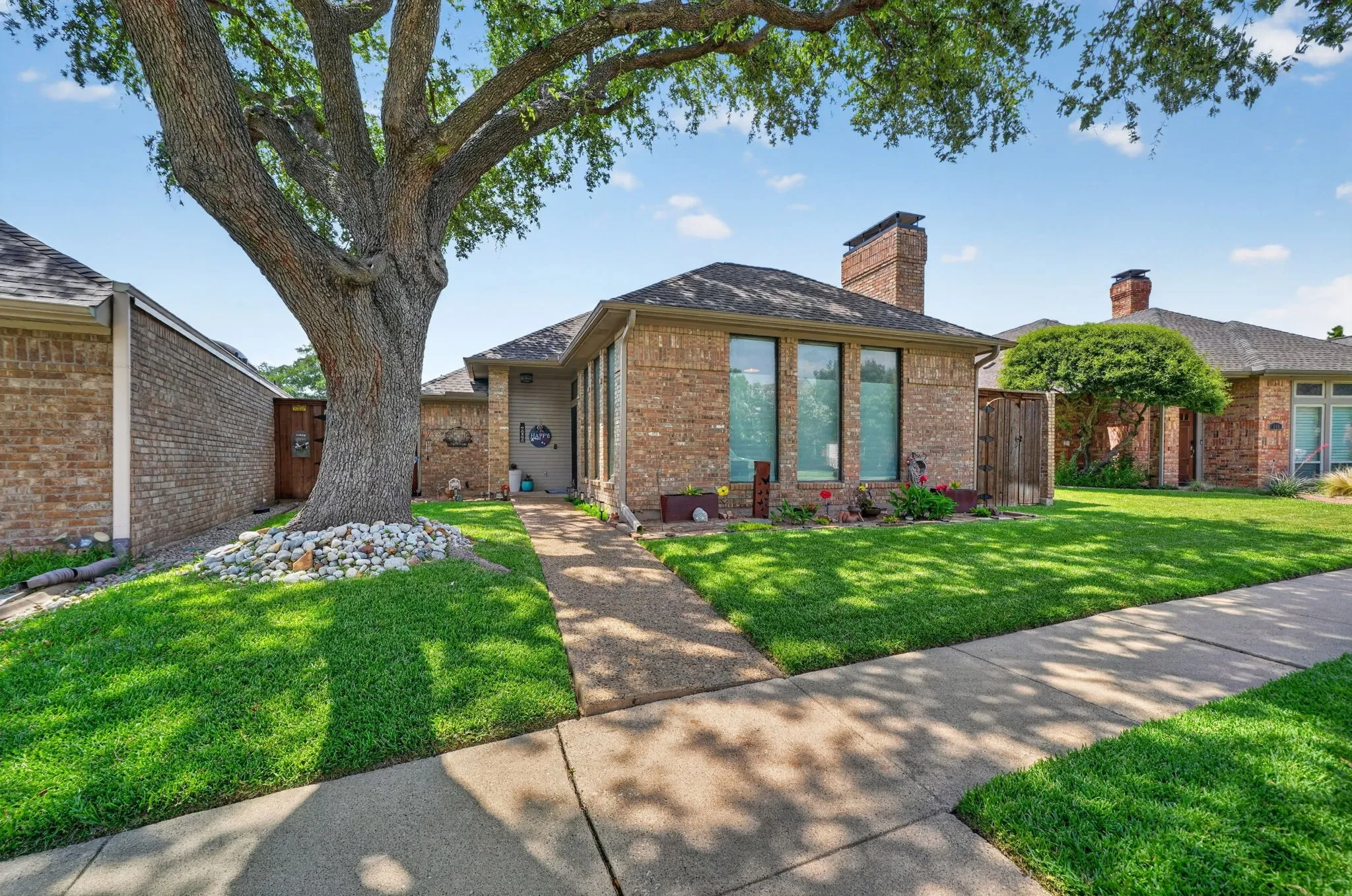 Single Family Residence For Sale in Dallas County , 806 Oakway Court, Richardson, Texas 75081, 3 Bedroom, 3 Bathroom, 2 Garage spaces, 2,100 Sqft, built in 1983, mls#21342703, Real Estate Agent in Richardson, Homes For Sale in Dallas county, Homes For Sale in Richardson, Realtor in Richardson Texas, Real Estate Brokerage Independent Realty Texas, Luminita Cordes Realtor