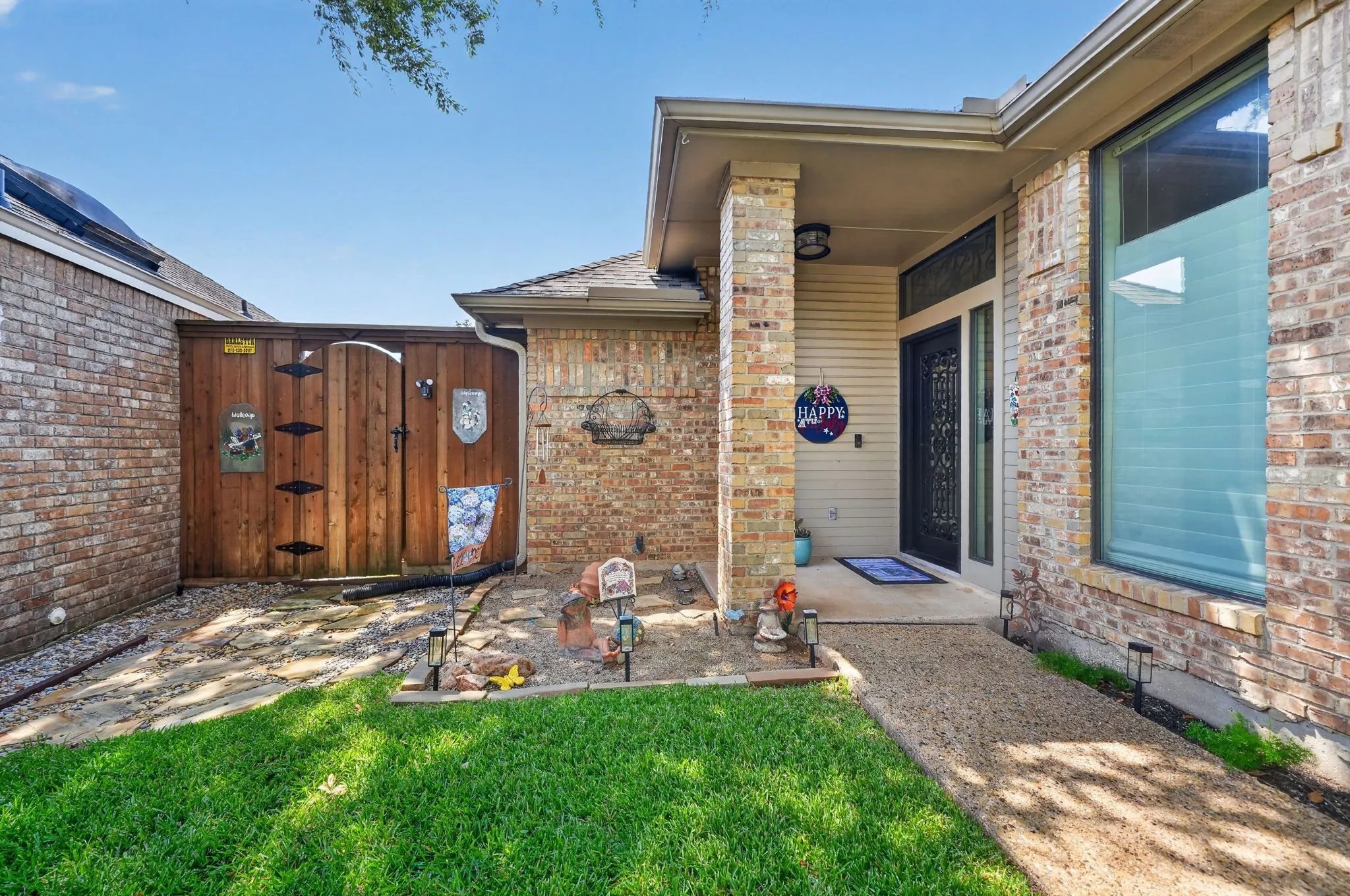 Single Family Residence For Sale in Dallas County , 806 Oakway Court, Richardson, Texas 75081, 3 Bedroom, 3 Bathroom, 2 Garage spaces, 2,100 Sqft, built in 1983, mls#21342703, Real Estate Agent in Richardson, Homes For Sale in Dallas county, Homes For Sale in Richardson, Realtor in Richardson Texas, Real Estate Brokerage Independent Realty Texas, Luminita Cordes Realtor