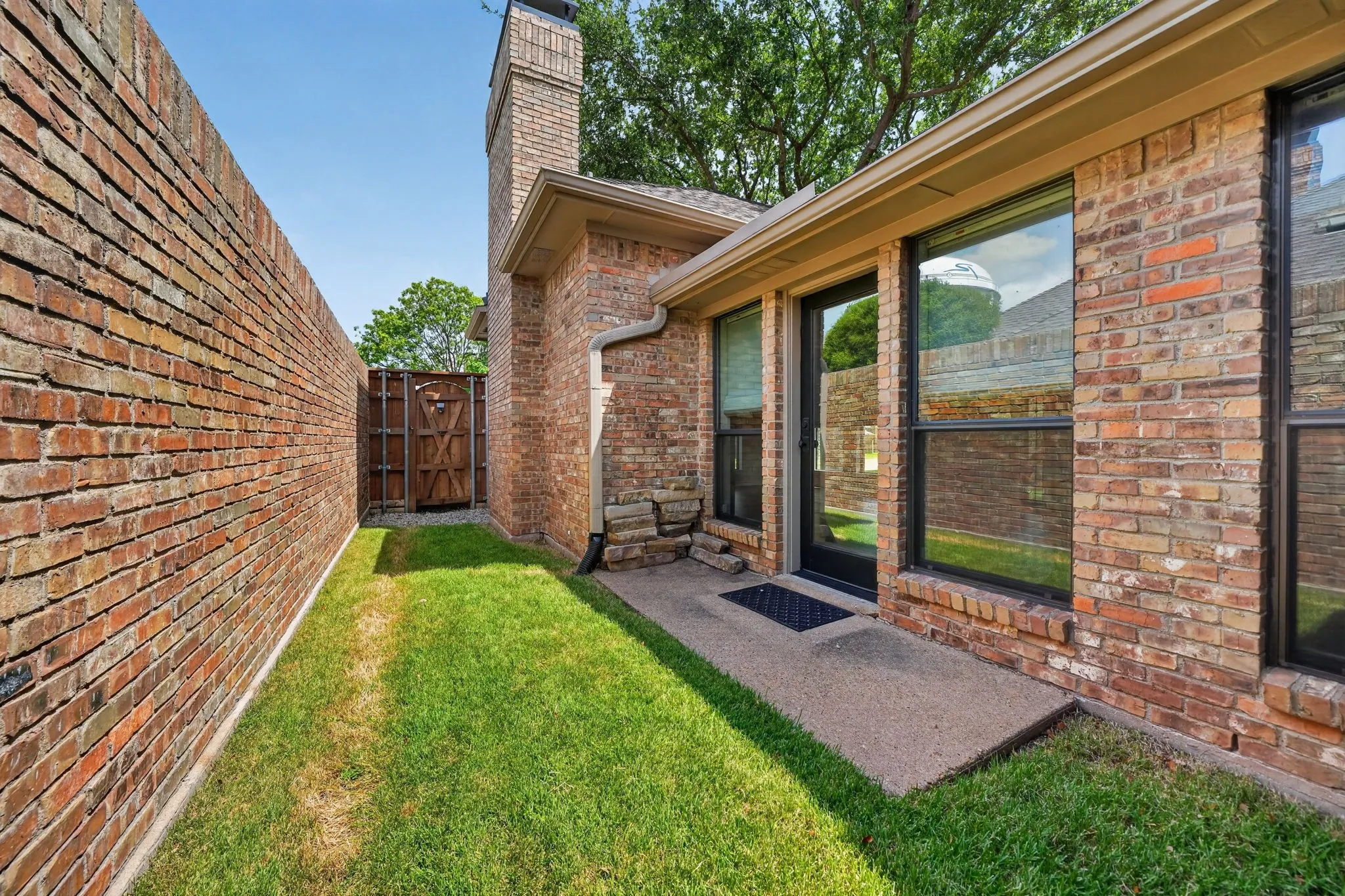 Single Family Residence For Sale in Dallas County , 806 Oakway Court, Richardson, Texas 75081, 3 Bedroom, 3 Bathroom, 2 Garage spaces, 2,100 Sqft, built in 1983, mls#21342703, Real Estate Agent in Richardson, Homes For Sale in Dallas county, Homes For Sale in Richardson, Realtor in Richardson Texas, Real Estate Brokerage Independent Realty Texas, Luminita Cordes Realtor