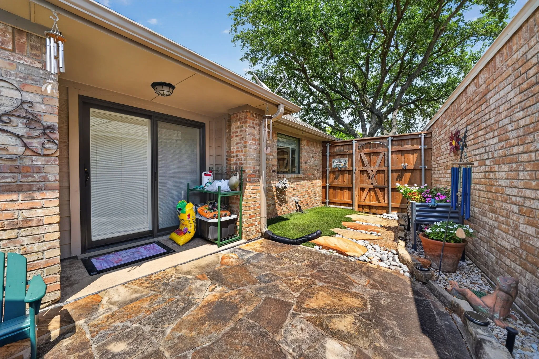 Single Family Residence For Sale in Dallas County , 806 Oakway Court, Richardson, Texas 75081, 3 Bedroom, 3 Bathroom, 2 Garage spaces, 2,100 Sqft, built in 1983, mls#21342703, Real Estate Agent in Richardson, Homes For Sale in Dallas county, Homes For Sale in Richardson, Realtor in Richardson Texas, Real Estate Brokerage Independent Realty Texas, Luminita Cordes Realtor