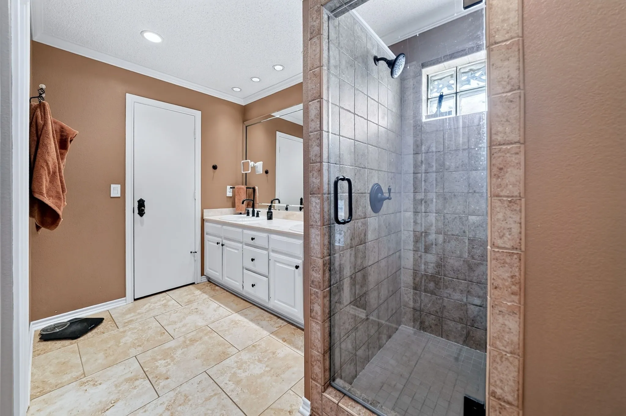 Single Family Residence For Sale in Dallas County , 806 Oakway Court, Richardson, Texas 75081, 3 Bedroom, 3 Bathroom, 2 Garage spaces, 2,100 Sqft, built in 1983, mls#21342703, Real Estate Agent in Richardson, Homes For Sale in Dallas county, Homes For Sale in Richardson, Realtor in Richardson Texas, Real Estate Brokerage Independent Realty Texas, Luminita Cordes Realtor