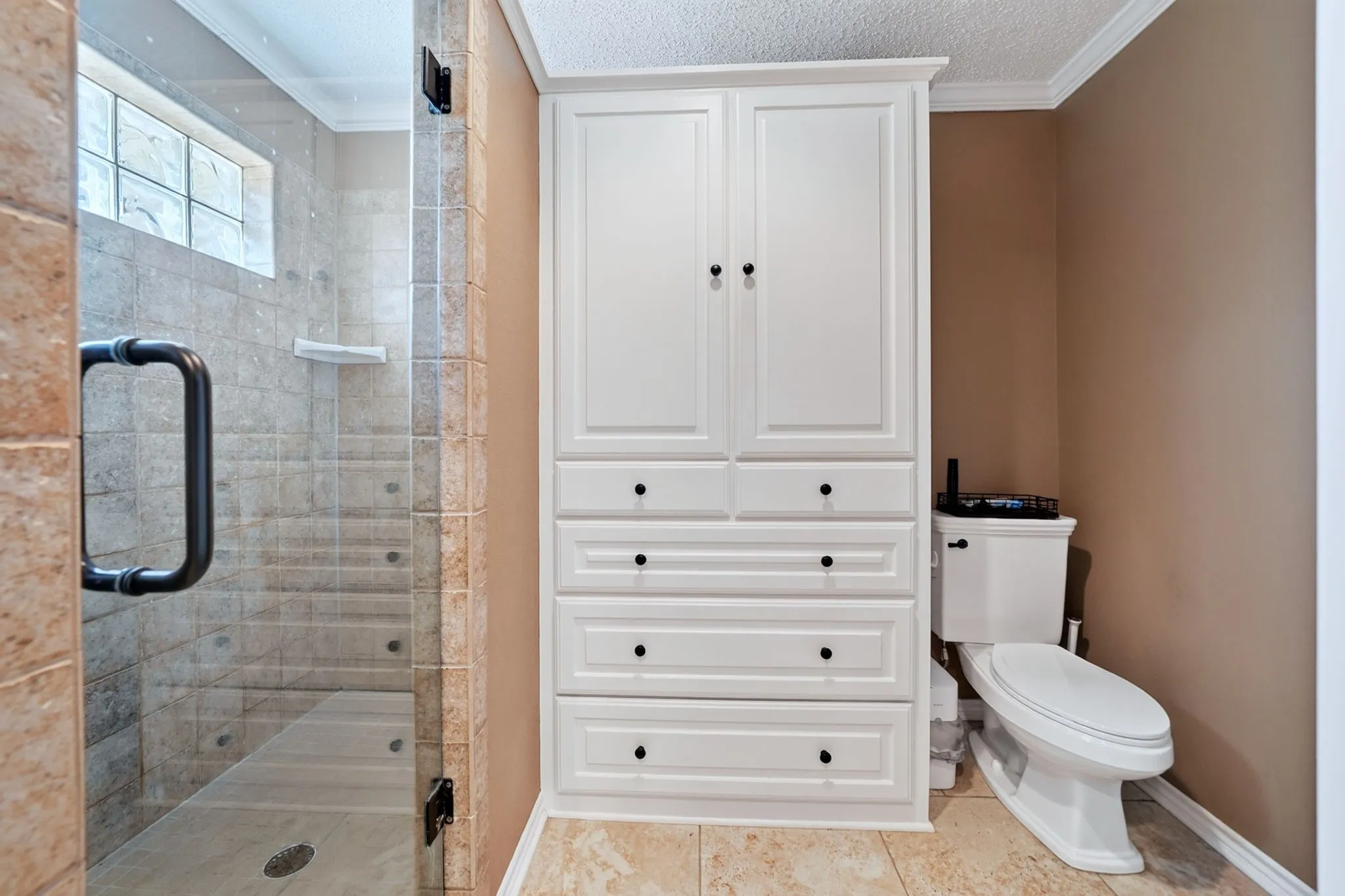 Single Family Residence For Sale in Dallas County , 806 Oakway Court, Richardson, Texas 75081, 3 Bedroom, 3 Bathroom, 2 Garage spaces, 2,100 Sqft, built in 1983, mls#21342703, Real Estate Agent in Richardson, Homes For Sale in Dallas county, Homes For Sale in Richardson, Realtor in Richardson Texas, Real Estate Brokerage Independent Realty Texas, Luminita Cordes Realtor