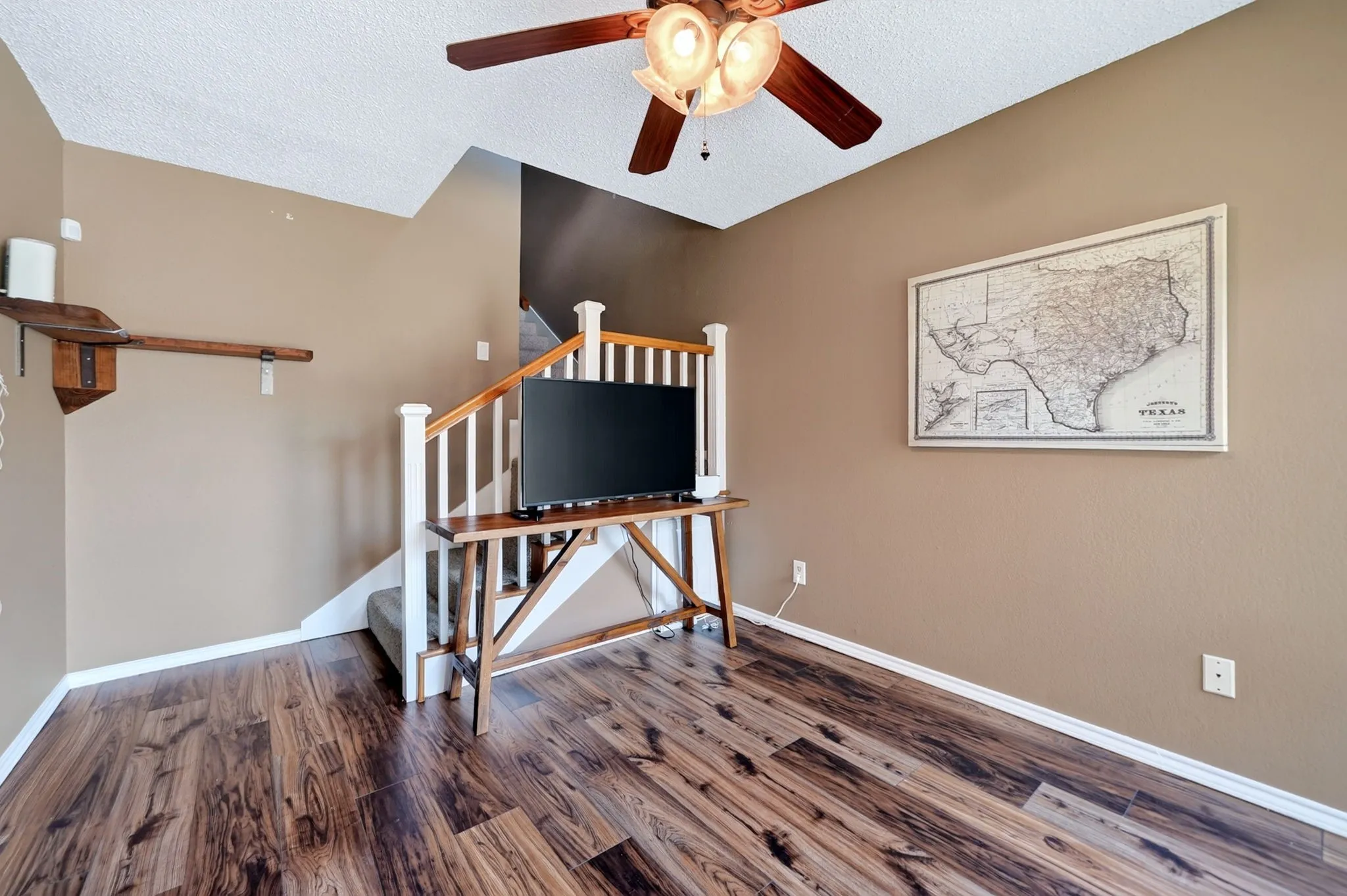 Single Family Residence For Sale in Dallas County , 806 Oakway Court, Richardson, Texas 75081, 3 Bedroom, 3 Bathroom, 2 Garage spaces, 2,100 Sqft, built in 1983, mls#21342703, Real Estate Agent in Richardson, Homes For Sale in Dallas county, Homes For Sale in Richardson, Realtor in Richardson Texas, Real Estate Brokerage Independent Realty Texas, Luminita Cordes Realtor
