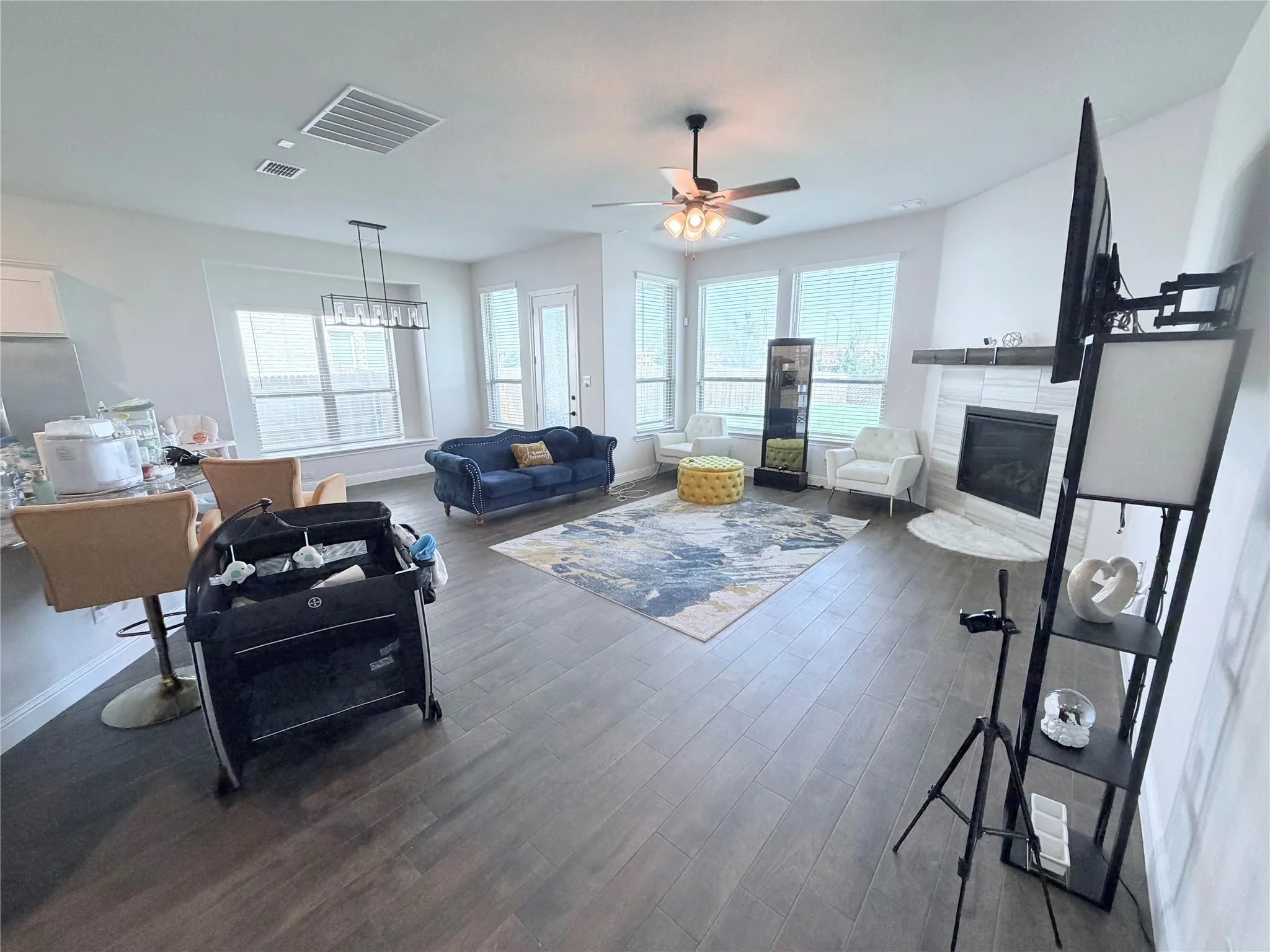 Single Family Residence For Rent in Tarrant County , 516 William Court, Arlington, Texas 76002, 5 Bedroom, 3 Bathroom, 2 Garage spaces, 3,072 Sqft, built in 2021, mls#21339735, Real Estate Agent in Arlington, Homes For Rent in Tarrant county, Homes For Rent in Arlington, Realtor in Arlington Texas, Real Estate Brokerage Independent Realty Texas, Luminita Cordes Realtor