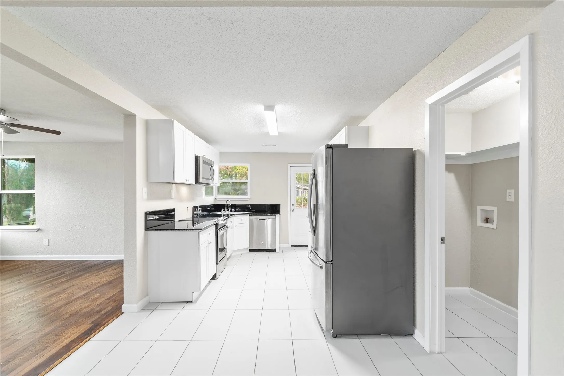 Single Family Residence For Sale in Tarrant County , 2336 Glencrest Drive, Fort Worth, Texas 76119, 3 Bedroom, 2 Bathroom, 2 Garage spaces, 1,690 Sqft, built in 1946, mls#21342806, Real Estate Agent in Fort Worth, Homes For Sale in Tarrant county, Homes For Sale in Fort Worth, Realtor in Fort Worth Texas, Real Estate Brokerage Independent Realty Texas, Luminita Cordes Realtor