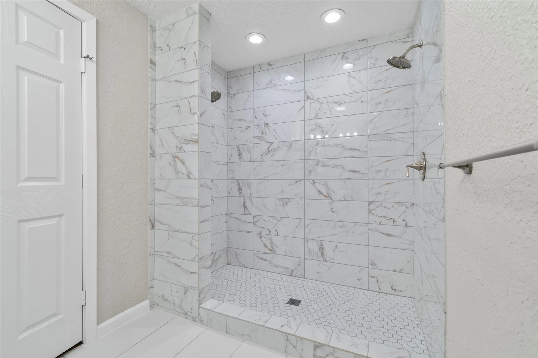 Single Family Residence For Sale in Tarrant County , 2336 Glencrest Drive, Fort Worth, Texas 76119, 3 Bedroom, 2 Bathroom, 2 Garage spaces, 1,690 Sqft, built in 1946, mls#21342806, Real Estate Agent in Fort Worth, Homes For Sale in Tarrant county, Homes For Sale in Fort Worth, Realtor in Fort Worth Texas, Real Estate Brokerage Independent Realty Texas, Luminita Cordes Realtor