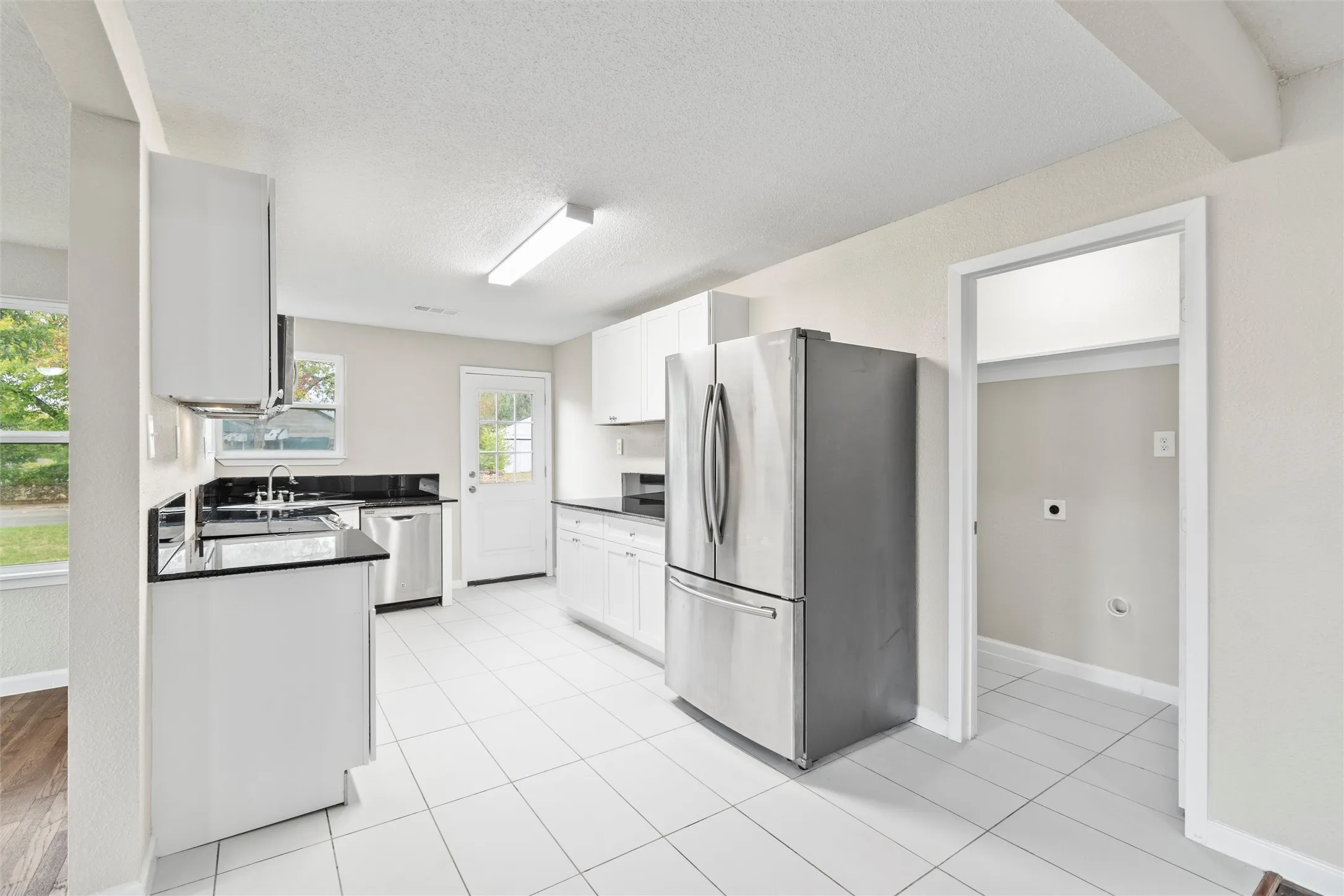Single Family Residence For Sale in Tarrant County , 2336 Glencrest Drive, Fort Worth, Texas 76119, 3 Bedroom, 2 Bathroom, 2 Garage spaces, 1,690 Sqft, built in 1946, mls#21342806, Real Estate Agent in Fort Worth, Homes For Sale in Tarrant county, Homes For Sale in Fort Worth, Realtor in Fort Worth Texas, Real Estate Brokerage Independent Realty Texas, Luminita Cordes Realtor