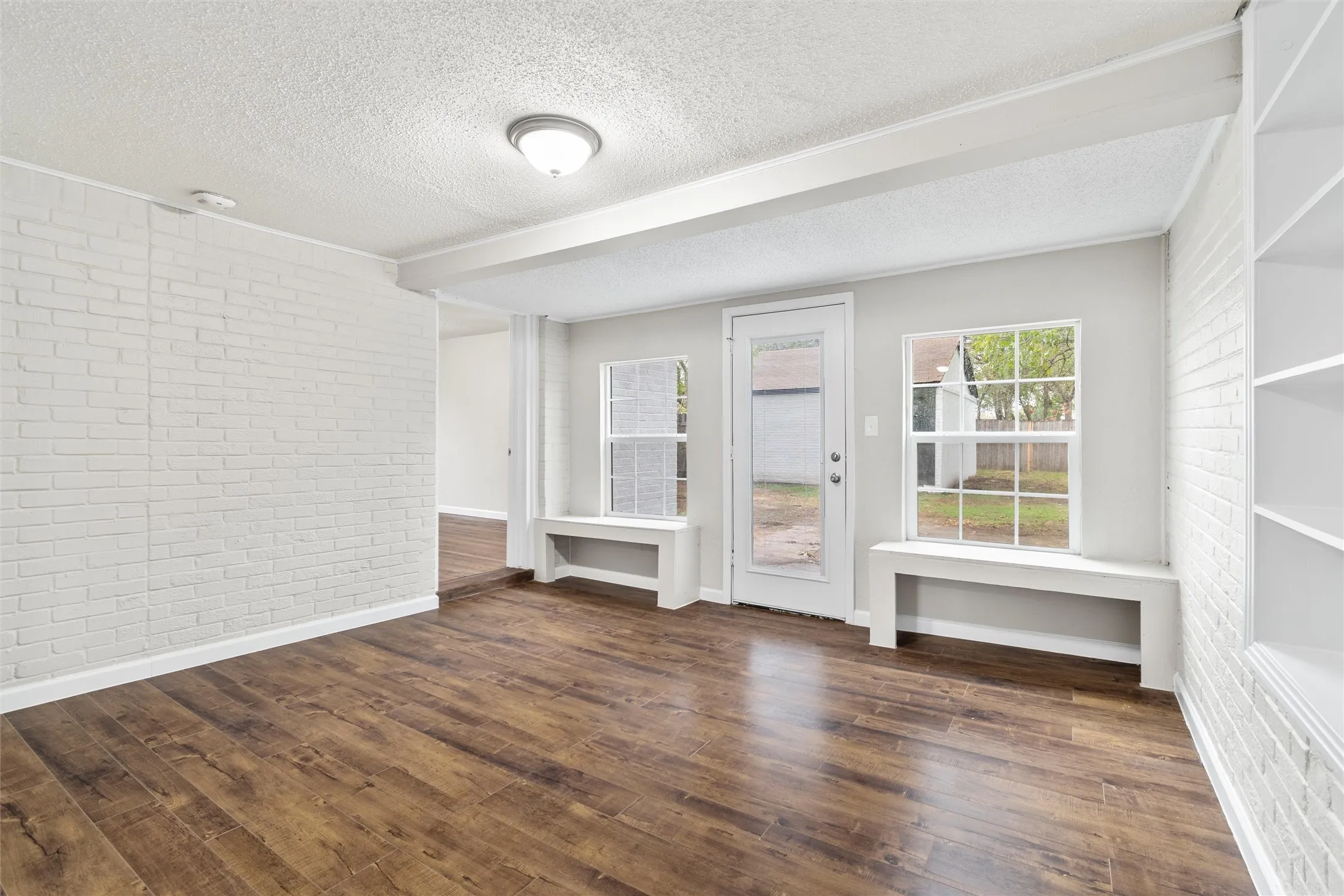 Single Family Residence For Sale in Tarrant County , 2336 Glencrest Drive, Fort Worth, Texas 76119, 3 Bedroom, 2 Bathroom, 2 Garage spaces, 1,690 Sqft, built in 1946, mls#21342806, Real Estate Agent in Fort Worth, Homes For Sale in Tarrant county, Homes For Sale in Fort Worth, Realtor in Fort Worth Texas, Real Estate Brokerage Independent Realty Texas, Luminita Cordes Realtor