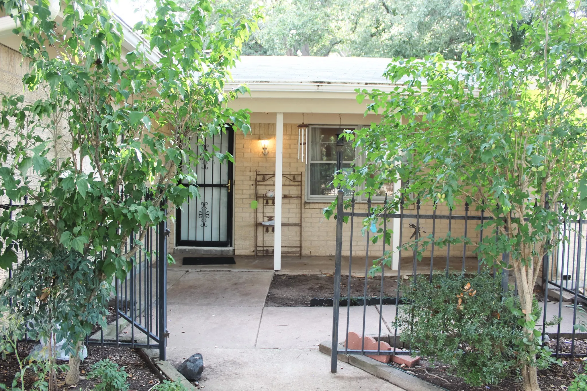 Single Family Residence For Sale in Tarrant County , 1210 Cozby Street S, Benbrook, Texas 76126, 3 Bedroom, 2 Bathroom, 2 Garage spaces, 1,647 Sqft, built in 1963, mls#21342807, Real Estate Agent in Benbrook, Homes For Sale in Tarrant county, Homes For Sale in Benbrook, Realtor in Benbrook Texas, Real Estate Brokerage Independent Realty Texas, Luminita Cordes Realtor