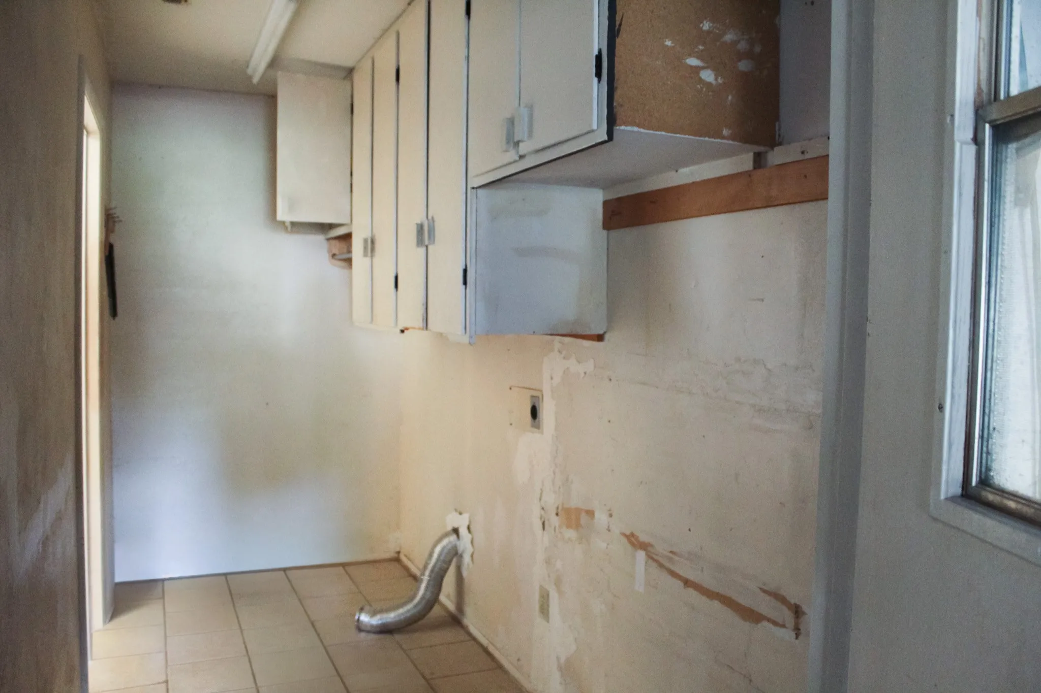 Single Family Residence For Sale in Tarrant County , 1210 Cozby Street S, Benbrook, Texas 76126, 3 Bedroom, 2 Bathroom, 2 Garage spaces, 1,647 Sqft, built in 1963, mls#21342807, Real Estate Agent in Benbrook, Homes For Sale in Tarrant county, Homes For Sale in Benbrook, Realtor in Benbrook Texas, Real Estate Brokerage Independent Realty Texas, Luminita Cordes Realtor