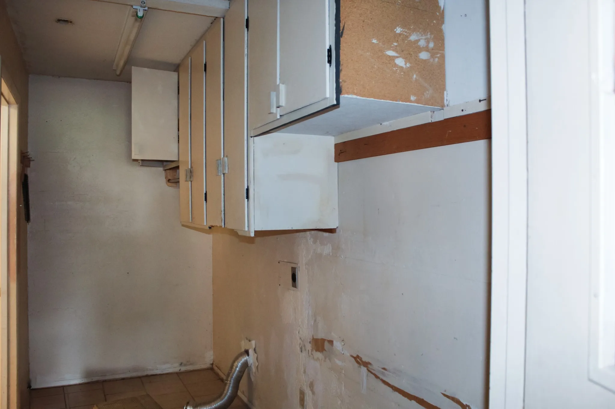 Single Family Residence For Sale in Tarrant County , 1210 Cozby Street S, Benbrook, Texas 76126, 3 Bedroom, 2 Bathroom, 2 Garage spaces, 1,647 Sqft, built in 1963, mls#21342807, Real Estate Agent in Benbrook, Homes For Sale in Tarrant county, Homes For Sale in Benbrook, Realtor in Benbrook Texas, Real Estate Brokerage Independent Realty Texas, Luminita Cordes Realtor