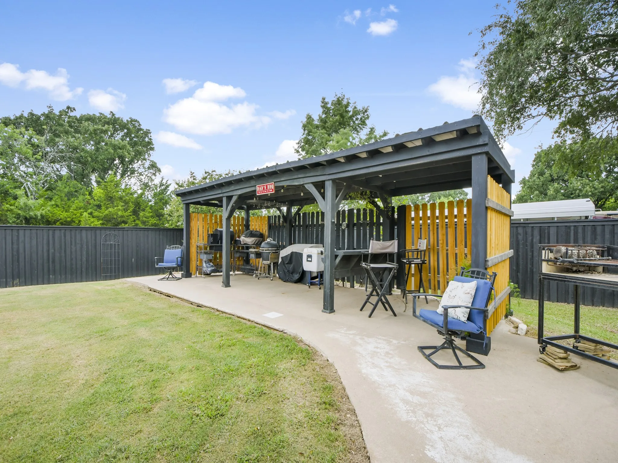 Single Family Residence For Sale in Grayson County , 9867 Dripping Springs Road, Denison, Texas 75021, 4 Bedrooms, 3 Bathrooms, 2 Garage spaces, 3,554 Sqft, built in 1986, Price $1,200,000, mls#21338726, Real Estate Agent in Denison, Homes For Sale in Grayson county, Homes For Sale in Denison, Realtor in Denison Texas, Real Estate Brokerage Independent Realty Texas, Luminita Cordes Realtor