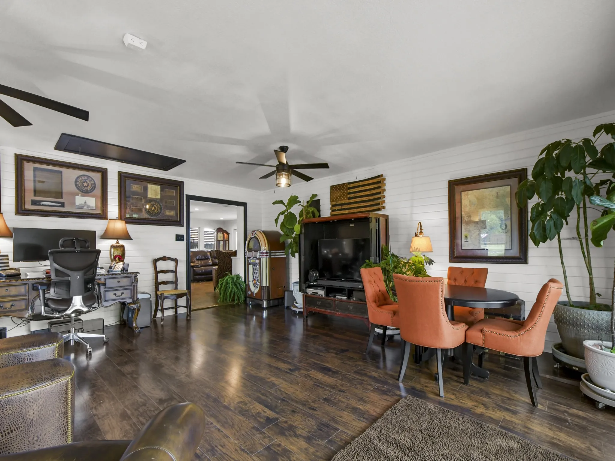 Single Family Residence For Sale in Grayson County , 9867 Dripping Springs Road, Denison, Texas 75021, 4 Bedrooms, 3 Bathrooms, 2 Garage spaces, 3,554 Sqft, built in 1986, Price $1,200,000, mls#21338726, Real Estate Agent in Denison, Homes For Sale in Grayson county, Homes For Sale in Denison, Realtor in Denison Texas, Real Estate Brokerage Independent Realty Texas, Luminita Cordes Realtor