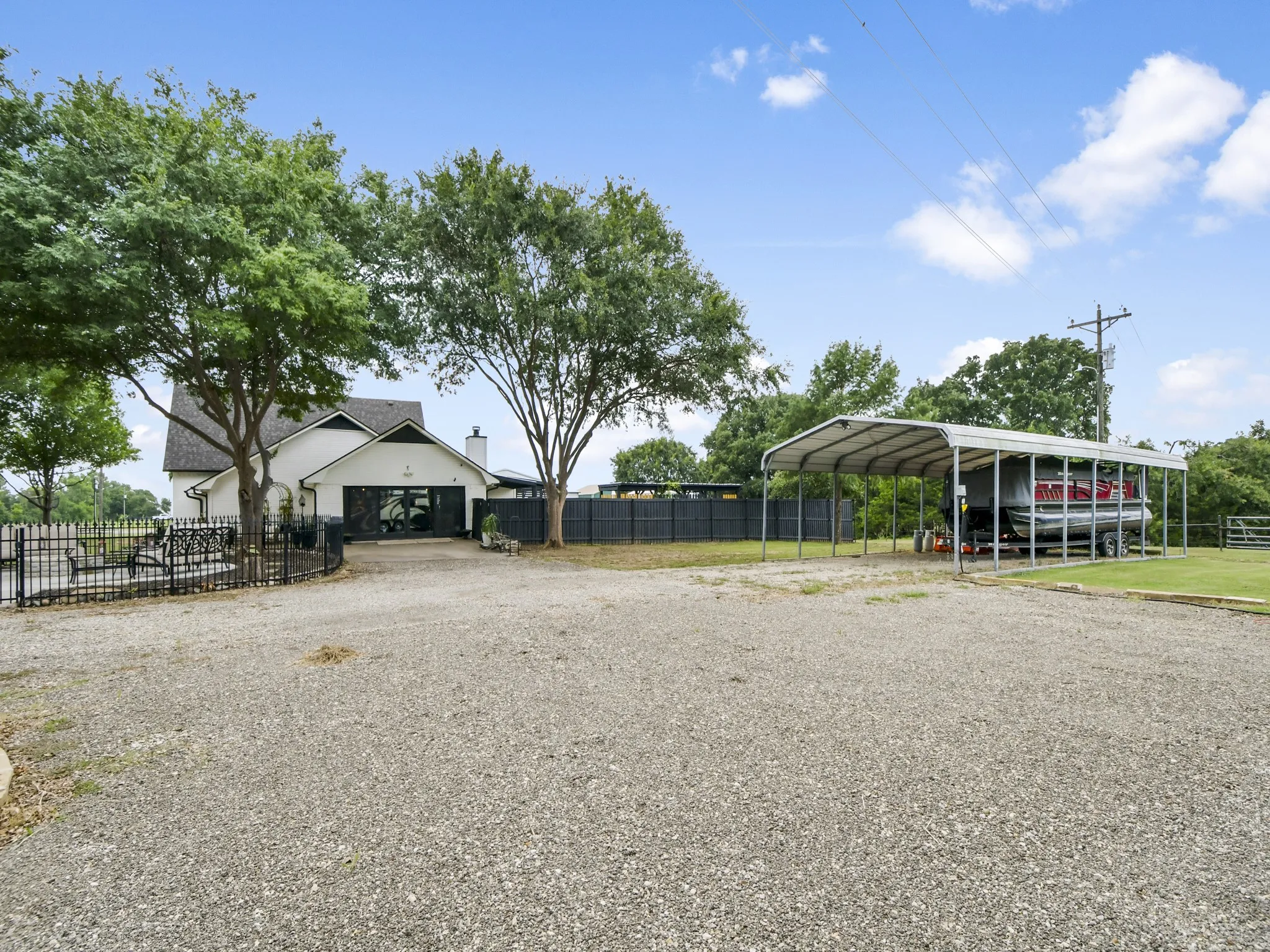 Single Family Residence For Sale in Grayson County , 9867 Dripping Springs Road, Denison, Texas 75021, 4 Bedrooms, 3 Bathrooms, 2 Garage spaces, 3,554 Sqft, built in 1986, Price $1,200,000, mls#21338726, Real Estate Agent in Denison, Homes For Sale in Grayson county, Homes For Sale in Denison, Realtor in Denison Texas, Real Estate Brokerage Independent Realty Texas, Luminita Cordes Realtor