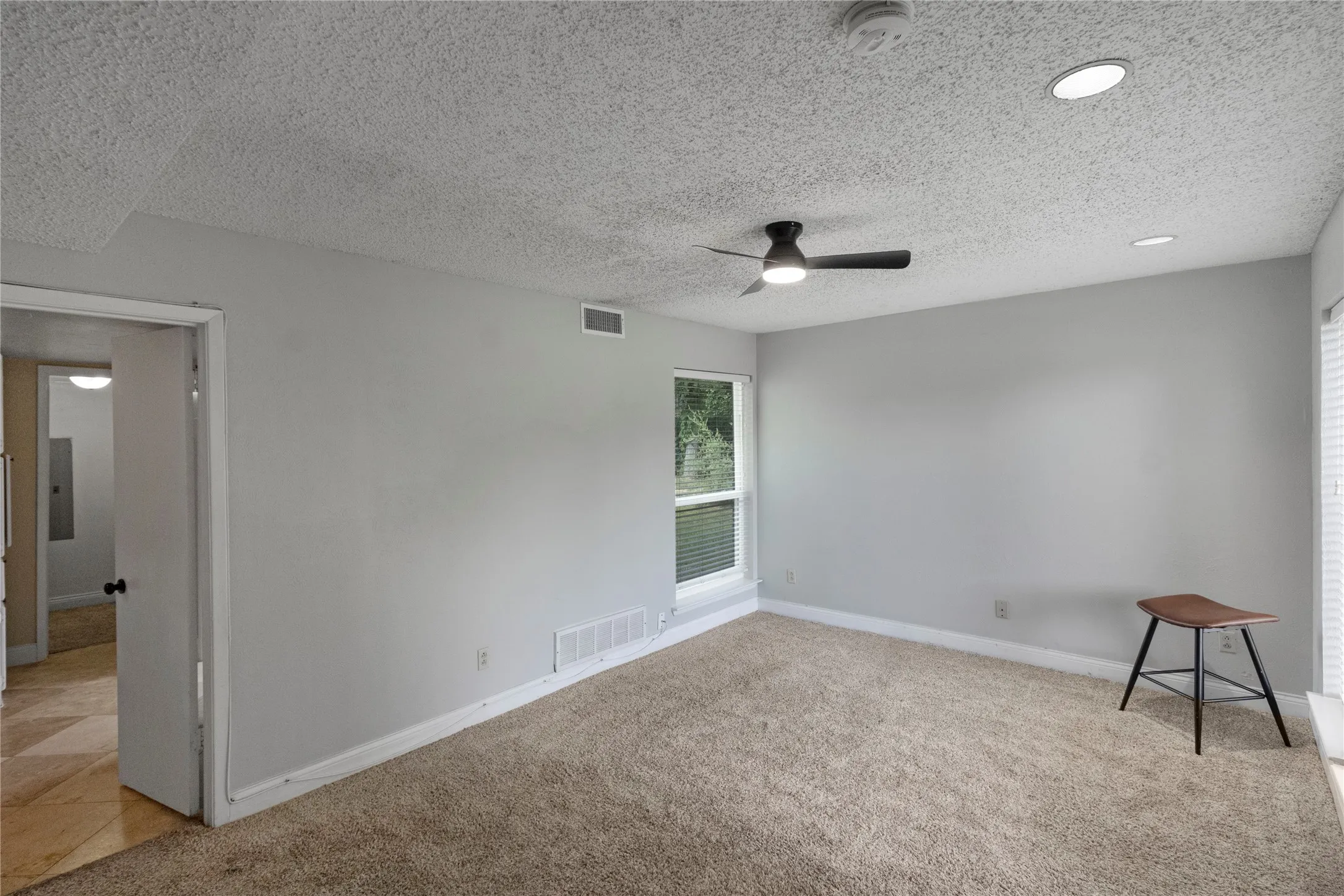 Single Family Residence For Sale in Tarrant County , 4927 Stage Line Drive, Arlington, Texas 76017, 3 Bedroom, 2 Bathroom, 2 Garage spaces, 2,120 Sqft, built in 1977, mls#21342465, Real Estate Agent in Arlington, Homes For Sale in Tarrant county, Homes For Sale in Arlington, Realtor in Arlington Texas, Real Estate Brokerage Independent Realty Texas, Luminita Cordes Realtor