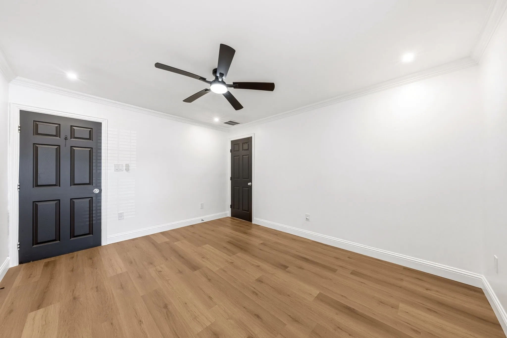 Single Family Residence For Sale in Dallas County , 2110 Tompkins Drive, Grand Prairie, Texas 75051, 5 Bedroom, 3 Bathroom, Garage spaces, 2,234 Sqft, built in 1964, mls#21342685, Real Estate Agent in Grand Prairie, Homes For Sale in Dallas county, Homes For Sale in Grand Prairie, Realtor in Grand Prairie Texas, Real Estate Brokerage Independent Realty Texas, Luminita Cordes Realtor