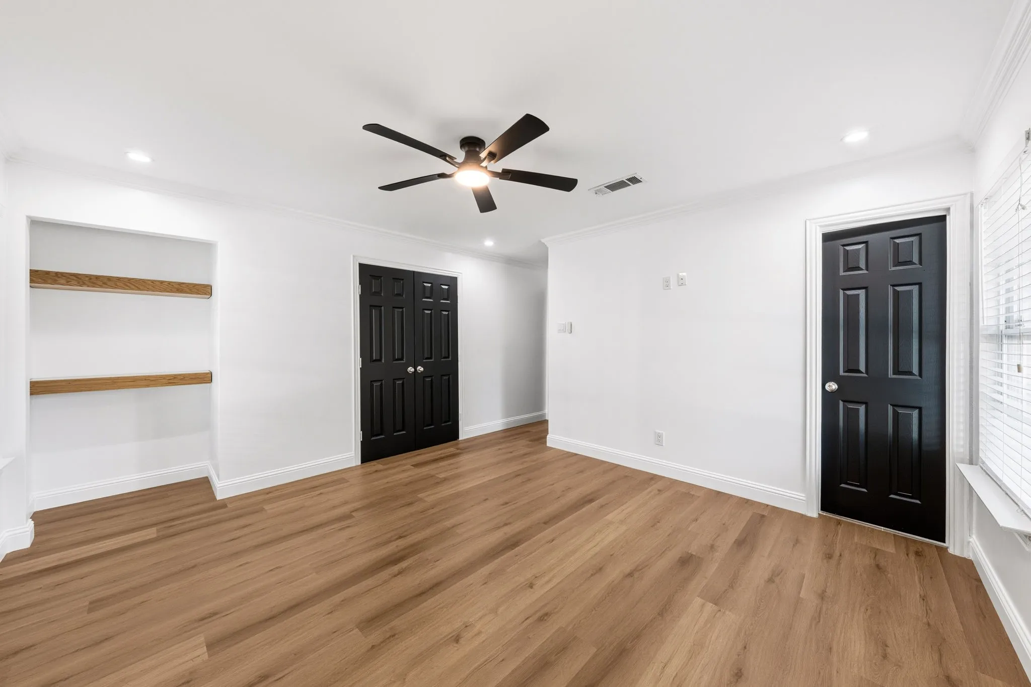 Single Family Residence For Sale in Dallas County , 2110 Tompkins Drive, Grand Prairie, Texas 75051, 5 Bedroom, 3 Bathroom, Garage spaces, 2,234 Sqft, built in 1964, mls#21342685, Real Estate Agent in Grand Prairie, Homes For Sale in Dallas county, Homes For Sale in Grand Prairie, Realtor in Grand Prairie Texas, Real Estate Brokerage Independent Realty Texas, Luminita Cordes Realtor