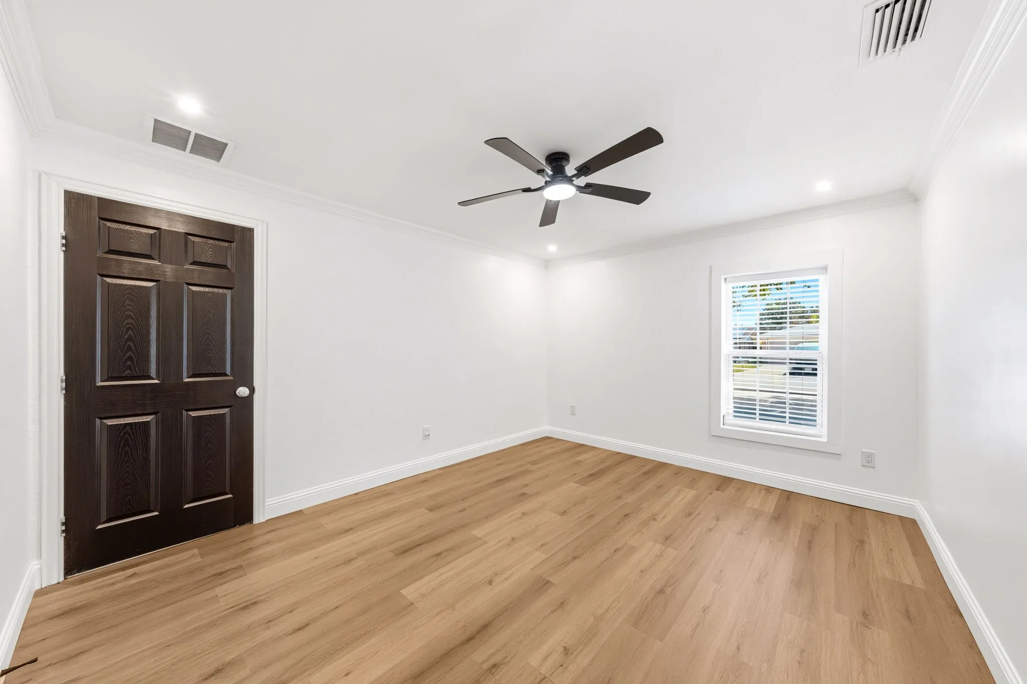 Single Family Residence For Sale in Dallas County , 2110 Tompkins Drive, Grand Prairie, Texas 75051, 5 Bedroom, 3 Bathroom, Garage spaces, 2,234 Sqft, built in 1964, mls#21342685, Real Estate Agent in Grand Prairie, Homes For Sale in Dallas county, Homes For Sale in Grand Prairie, Realtor in Grand Prairie Texas, Real Estate Brokerage Independent Realty Texas, Luminita Cordes Realtor