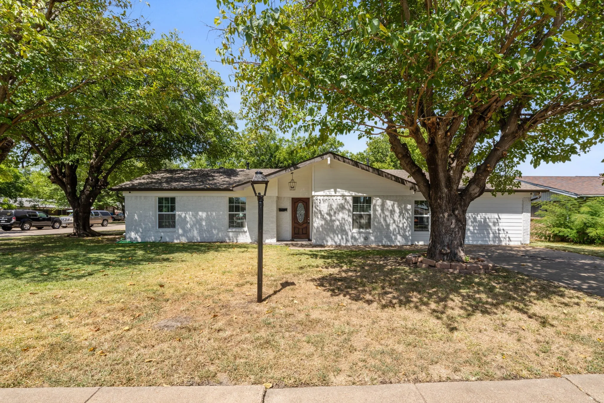Single Family Residence For Sale in Dallas County , 2110 Tompkins Drive, Grand Prairie, Texas 75051, 5 Bedroom, 3 Bathroom, Garage spaces, 2,234 Sqft, built in 1964, mls#21342685, Real Estate Agent in Grand Prairie, Homes For Sale in Dallas county, Homes For Sale in Grand Prairie, Realtor in Grand Prairie Texas, Real Estate Brokerage Independent Realty Texas, Luminita Cordes Realtor