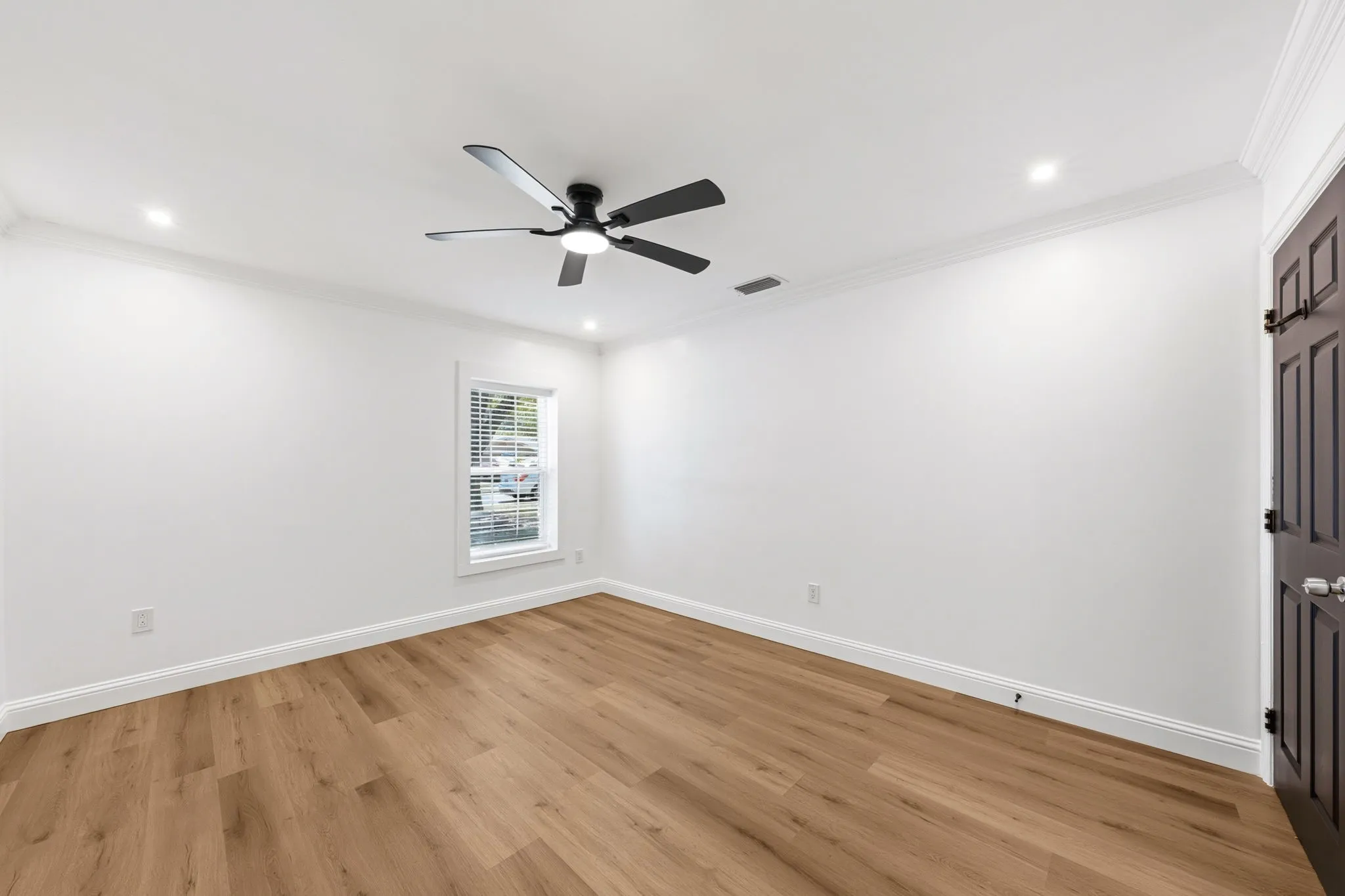 Single Family Residence For Sale in Dallas County , 2110 Tompkins Drive, Grand Prairie, Texas 75051, 5 Bedroom, 3 Bathroom, Garage spaces, 2,234 Sqft, built in 1964, mls#21342685, Real Estate Agent in Grand Prairie, Homes For Sale in Dallas county, Homes For Sale in Grand Prairie, Realtor in Grand Prairie Texas, Real Estate Brokerage Independent Realty Texas, Luminita Cordes Realtor
