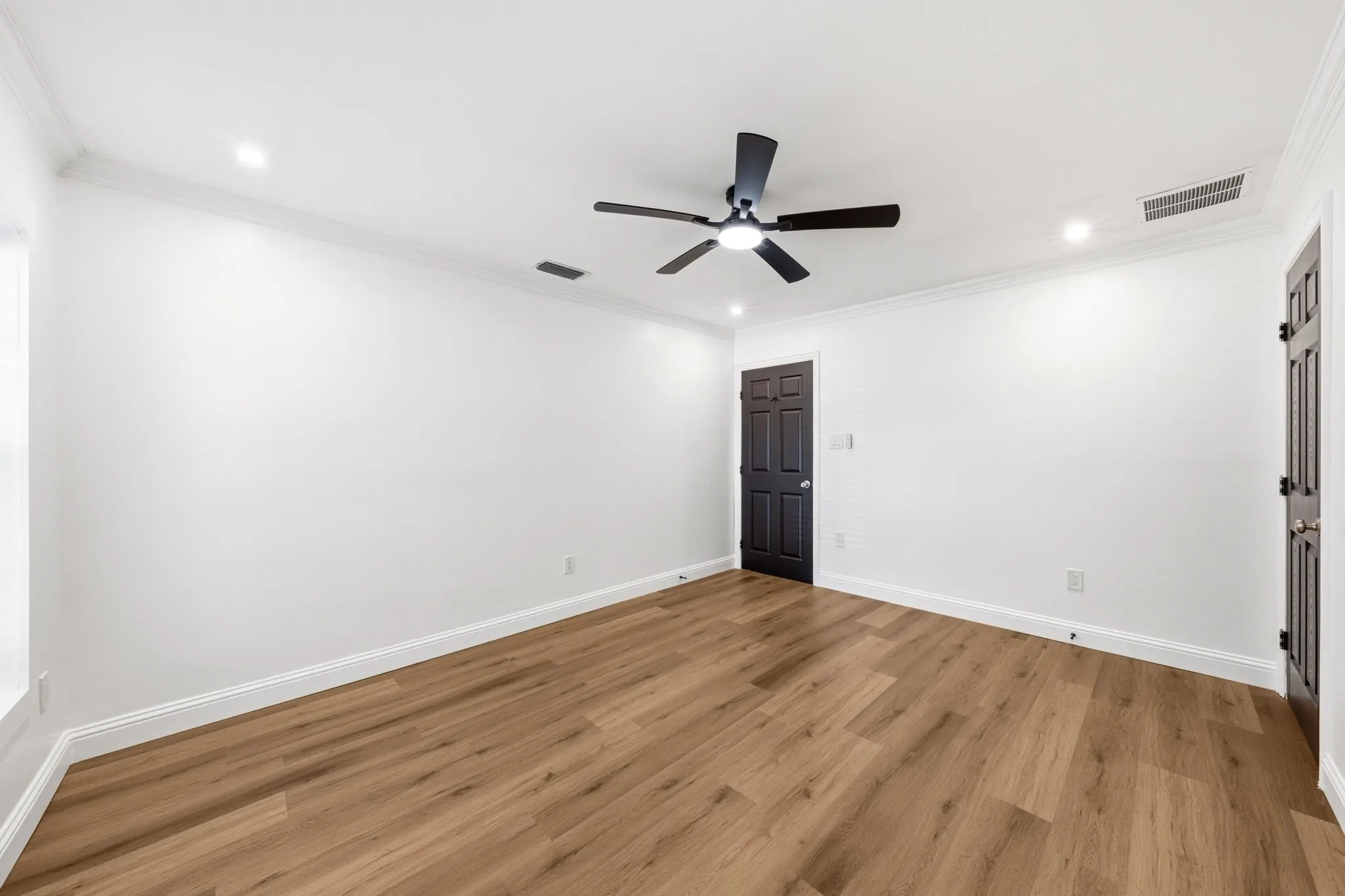 Single Family Residence For Sale in Dallas County , 2110 Tompkins Drive, Grand Prairie, Texas 75051, 5 Bedroom, 3 Bathroom, Garage spaces, 2,234 Sqft, built in 1964, mls#21342685, Real Estate Agent in Grand Prairie, Homes For Sale in Dallas county, Homes For Sale in Grand Prairie, Realtor in Grand Prairie Texas, Real Estate Brokerage Independent Realty Texas, Luminita Cordes Realtor