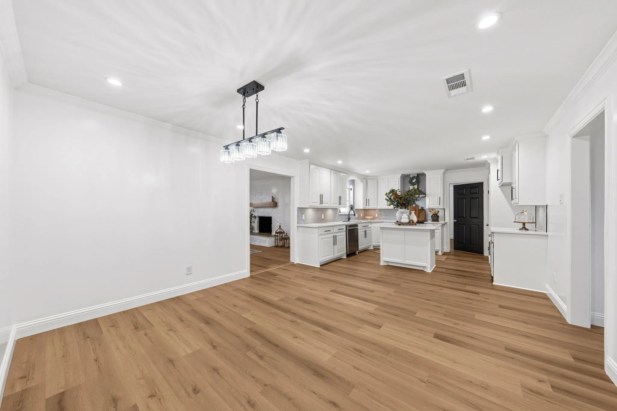 Single Family Residence For Sale in Dallas County , 2110 Tompkins Drive, Grand Prairie, Texas 75051, 5 Bedroom, 3 Bathroom, Garage spaces, 2,234 Sqft, built in 1964, mls#21342685, Real Estate Agent in Grand Prairie, Homes For Sale in Dallas county, Homes For Sale in Grand Prairie, Realtor in Grand Prairie Texas, Real Estate Brokerage Independent Realty Texas, Luminita Cordes Realtor
