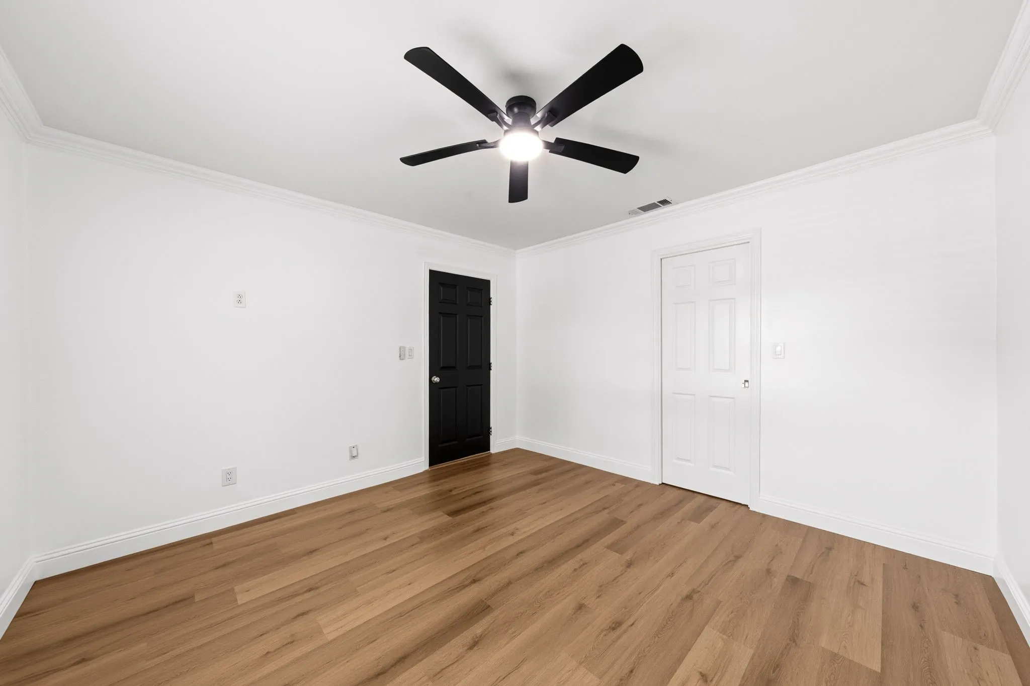 Single Family Residence For Sale in Dallas County , 2110 Tompkins Drive, Grand Prairie, Texas 75051, 5 Bedroom, 3 Bathroom, Garage spaces, 2,234 Sqft, built in 1964, mls#21342685, Real Estate Agent in Grand Prairie, Homes For Sale in Dallas county, Homes For Sale in Grand Prairie, Realtor in Grand Prairie Texas, Real Estate Brokerage Independent Realty Texas, Luminita Cordes Realtor