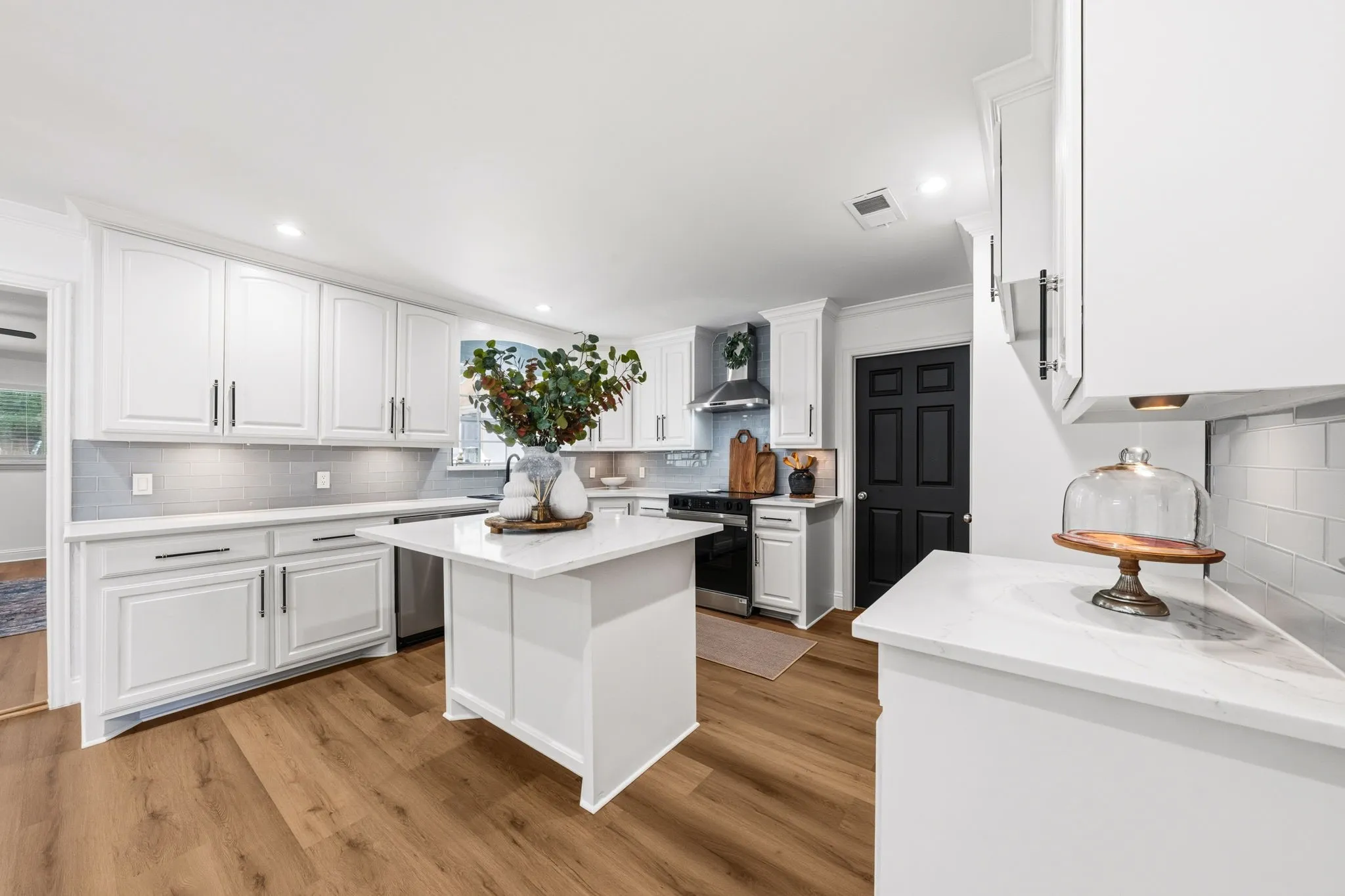 Single Family Residence For Sale in Dallas County , 2110 Tompkins Drive, Grand Prairie, Texas 75051, 5 Bedroom, 3 Bathroom, Garage spaces, 2,234 Sqft, built in 1964, mls#21342685, Real Estate Agent in Grand Prairie, Homes For Sale in Dallas county, Homes For Sale in Grand Prairie, Realtor in Grand Prairie Texas, Real Estate Brokerage Independent Realty Texas, Luminita Cordes Realtor