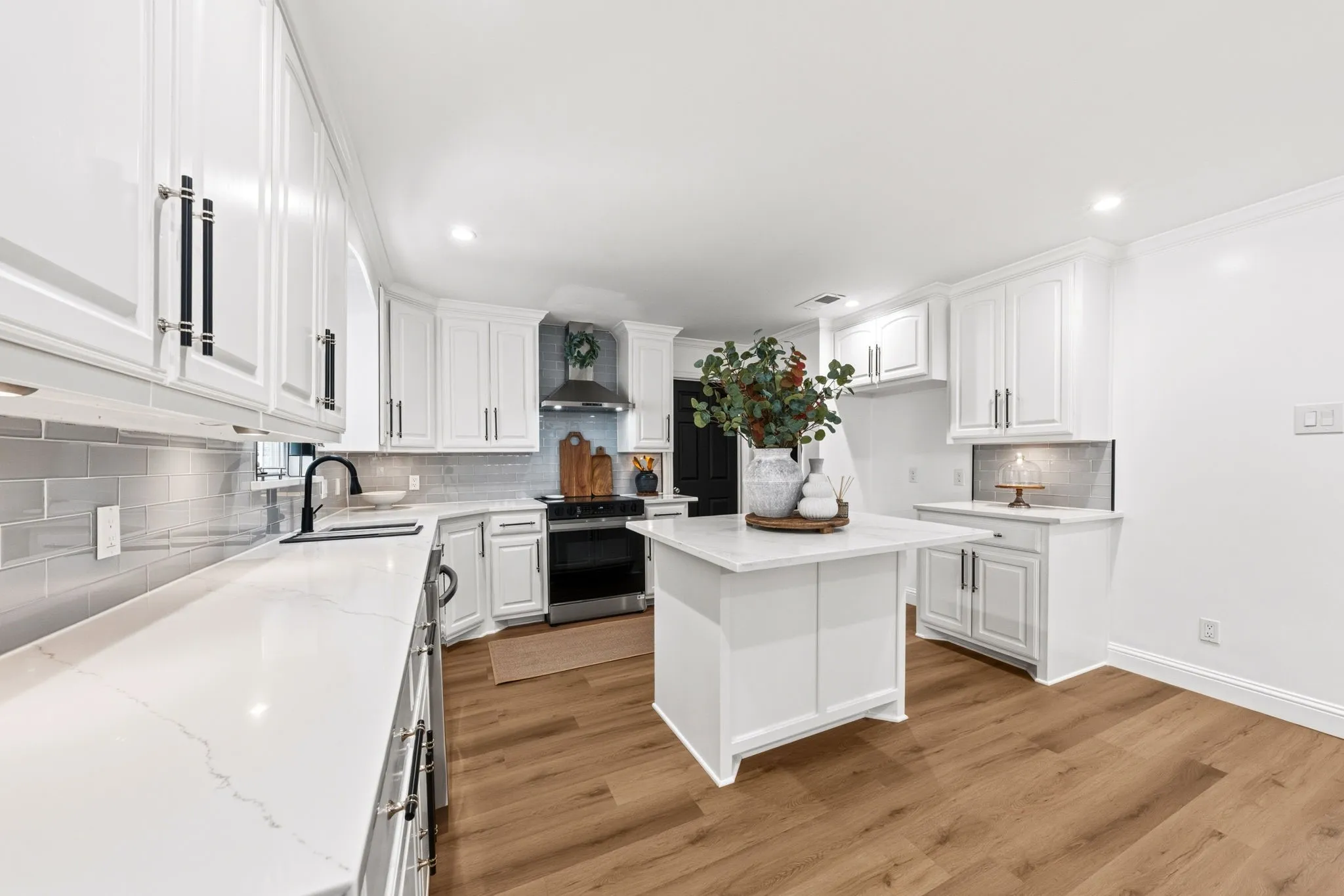 Single Family Residence For Sale in Dallas County , 2110 Tompkins Drive, Grand Prairie, Texas 75051, 5 Bedroom, 3 Bathroom, Garage spaces, 2,234 Sqft, built in 1964, mls#21342685, Real Estate Agent in Grand Prairie, Homes For Sale in Dallas county, Homes For Sale in Grand Prairie, Realtor in Grand Prairie Texas, Real Estate Brokerage Independent Realty Texas, Luminita Cordes Realtor