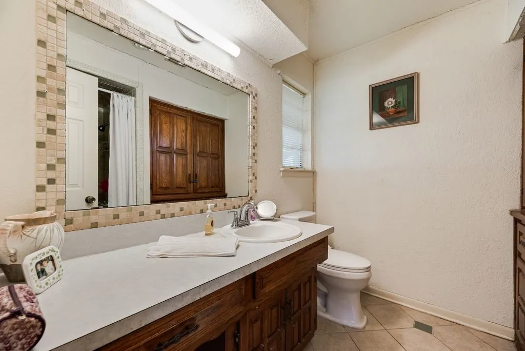 Farm For Sale in Ellis County , 824 Batchler Road, Red Oak, Texas 75154, 3 Bedroom, 2 Bathroom, 2 Garage spaces, 1,758 Sqft, built in 1975, mls#21342358, Real Estate Agent in Red Oak, Homes For Sale in Ellis county, Homes For Sale in Red Oak, Realtor in Red Oak Texas, Real Estate Brokerage Independent Realty Texas, Luminita Cordes Realtor