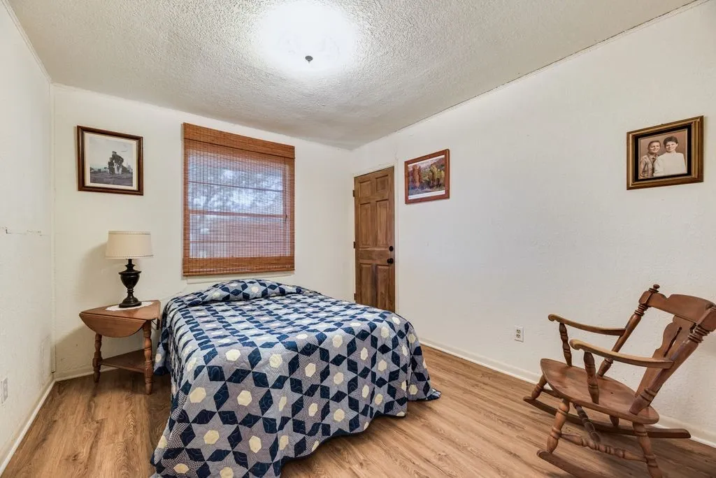 Farm For Sale in Ellis County , 824 Batchler Road, Red Oak, Texas 75154, 3 Bedroom, 2 Bathroom, 2 Garage spaces, 1,758 Sqft, built in 1975, mls#21342358, Real Estate Agent in Red Oak, Homes For Sale in Ellis county, Homes For Sale in Red Oak, Realtor in Red Oak Texas, Real Estate Brokerage Independent Realty Texas, Luminita Cordes Realtor