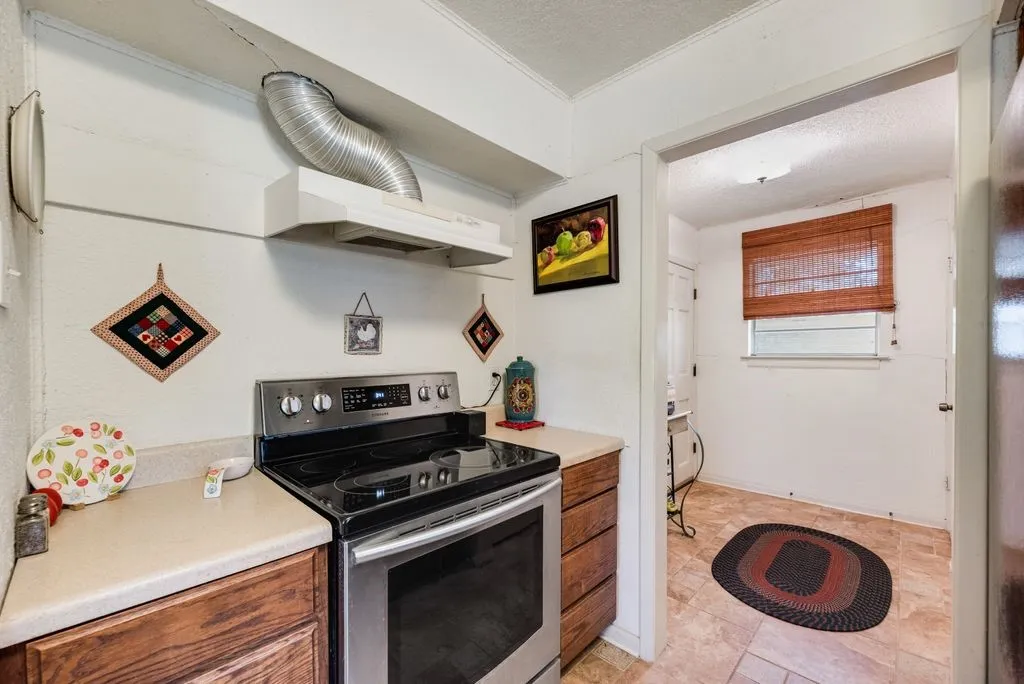 Farm For Sale in Ellis County , 824 Batchler Road, Red Oak, Texas 75154, 3 Bedroom, 2 Bathroom, 2 Garage spaces, 1,758 Sqft, built in 1975, mls#21342358, Real Estate Agent in Red Oak, Homes For Sale in Ellis county, Homes For Sale in Red Oak, Realtor in Red Oak Texas, Real Estate Brokerage Independent Realty Texas, Luminita Cordes Realtor
