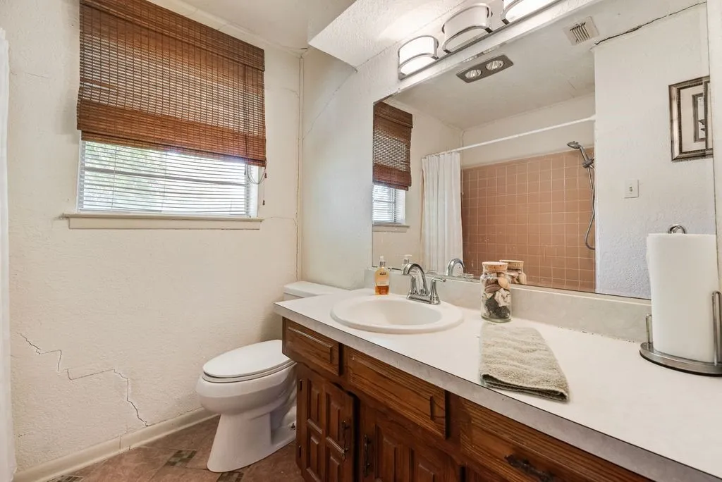 Farm For Sale in Ellis County , 824 Batchler Road, Red Oak, Texas 75154, 3 Bedroom, 2 Bathroom, 2 Garage spaces, 1,758 Sqft, built in 1975, mls#21342358, Real Estate Agent in Red Oak, Homes For Sale in Ellis county, Homes For Sale in Red Oak, Realtor in Red Oak Texas, Real Estate Brokerage Independent Realty Texas, Luminita Cordes Realtor