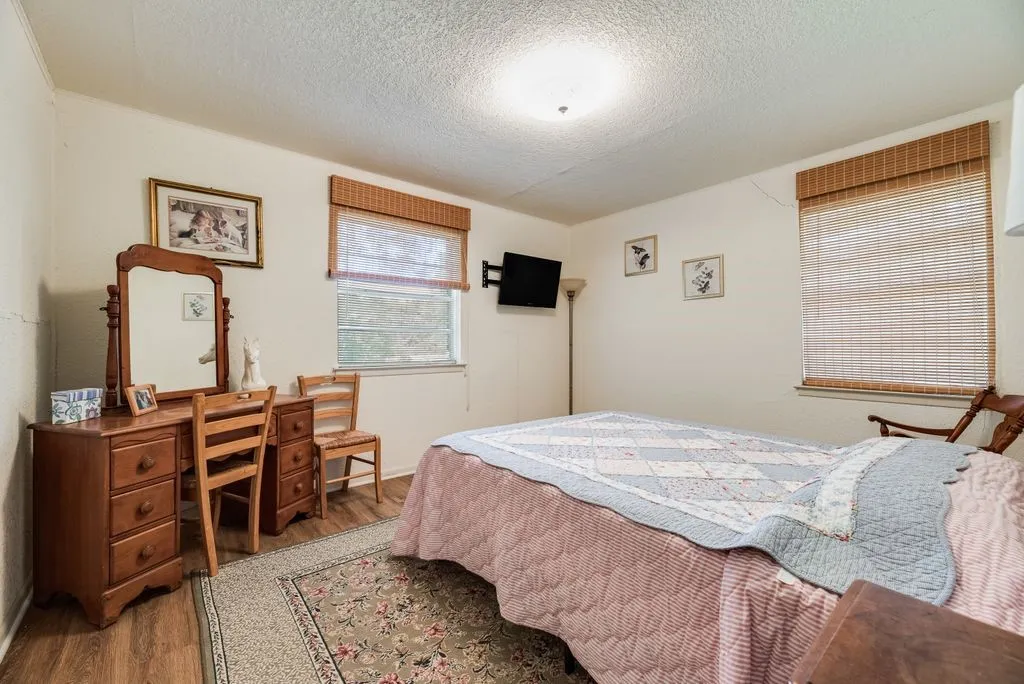 Farm For Sale in Ellis County , 824 Batchler Road, Red Oak, Texas 75154, 3 Bedroom, 2 Bathroom, 2 Garage spaces, 1,758 Sqft, built in 1975, mls#21342358, Real Estate Agent in Red Oak, Homes For Sale in Ellis county, Homes For Sale in Red Oak, Realtor in Red Oak Texas, Real Estate Brokerage Independent Realty Texas, Luminita Cordes Realtor