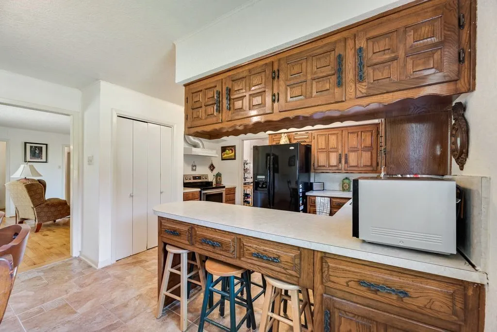 Farm For Sale in Ellis County , 824 Batchler Road, Red Oak, Texas 75154, 3 Bedroom, 2 Bathroom, 2 Garage spaces, 1,758 Sqft, built in 1975, mls#21342358, Real Estate Agent in Red Oak, Homes For Sale in Ellis county, Homes For Sale in Red Oak, Realtor in Red Oak Texas, Real Estate Brokerage Independent Realty Texas, Luminita Cordes Realtor