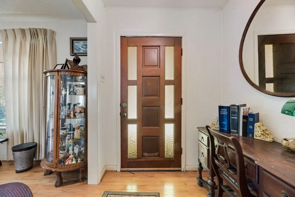 Farm For Sale in Ellis County , 824 Batchler Road, Red Oak, Texas 75154, 3 Bedroom, 2 Bathroom, 2 Garage spaces, 1,758 Sqft, built in 1975, mls#21342358, Real Estate Agent in Red Oak, Homes For Sale in Ellis county, Homes For Sale in Red Oak, Realtor in Red Oak Texas, Real Estate Brokerage Independent Realty Texas, Luminita Cordes Realtor