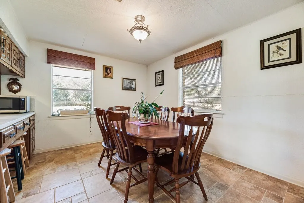 Farm For Sale in Ellis County , 824 Batchler Road, Red Oak, Texas 75154, 3 Bedroom, 2 Bathroom, 2 Garage spaces, 1,758 Sqft, built in 1975, mls#21342358, Real Estate Agent in Red Oak, Homes For Sale in Ellis county, Homes For Sale in Red Oak, Realtor in Red Oak Texas, Real Estate Brokerage Independent Realty Texas, Luminita Cordes Realtor