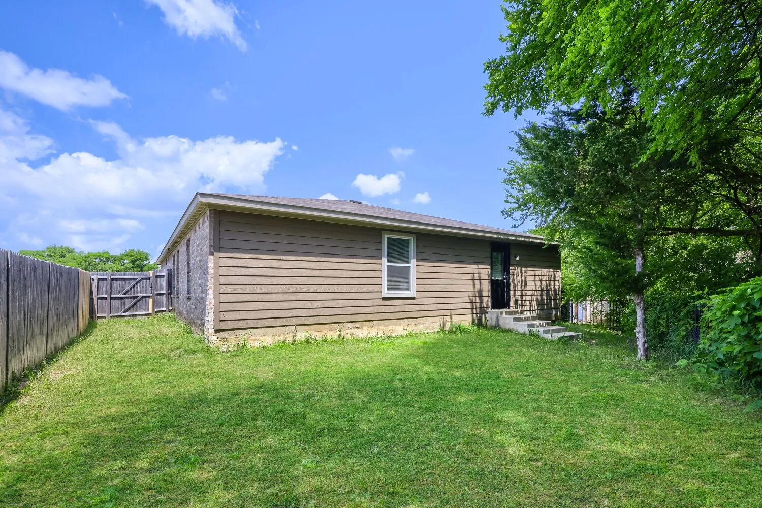 Single Family Residence For Sale in Grayson County , 1509 Fairway Drive, Sherman, Texas 75090, 3 Bedroom, 2 Bathroom, 2 Garage spaces, 1,542 Sqft, built in 2020, mls#21341248, Real Estate Agent in Sherman, Homes For Sale in Grayson county, Homes For Sale in Sherman, Realtor in Sherman Texas, Real Estate Brokerage Independent Realty Texas, Luminita Cordes Realtor