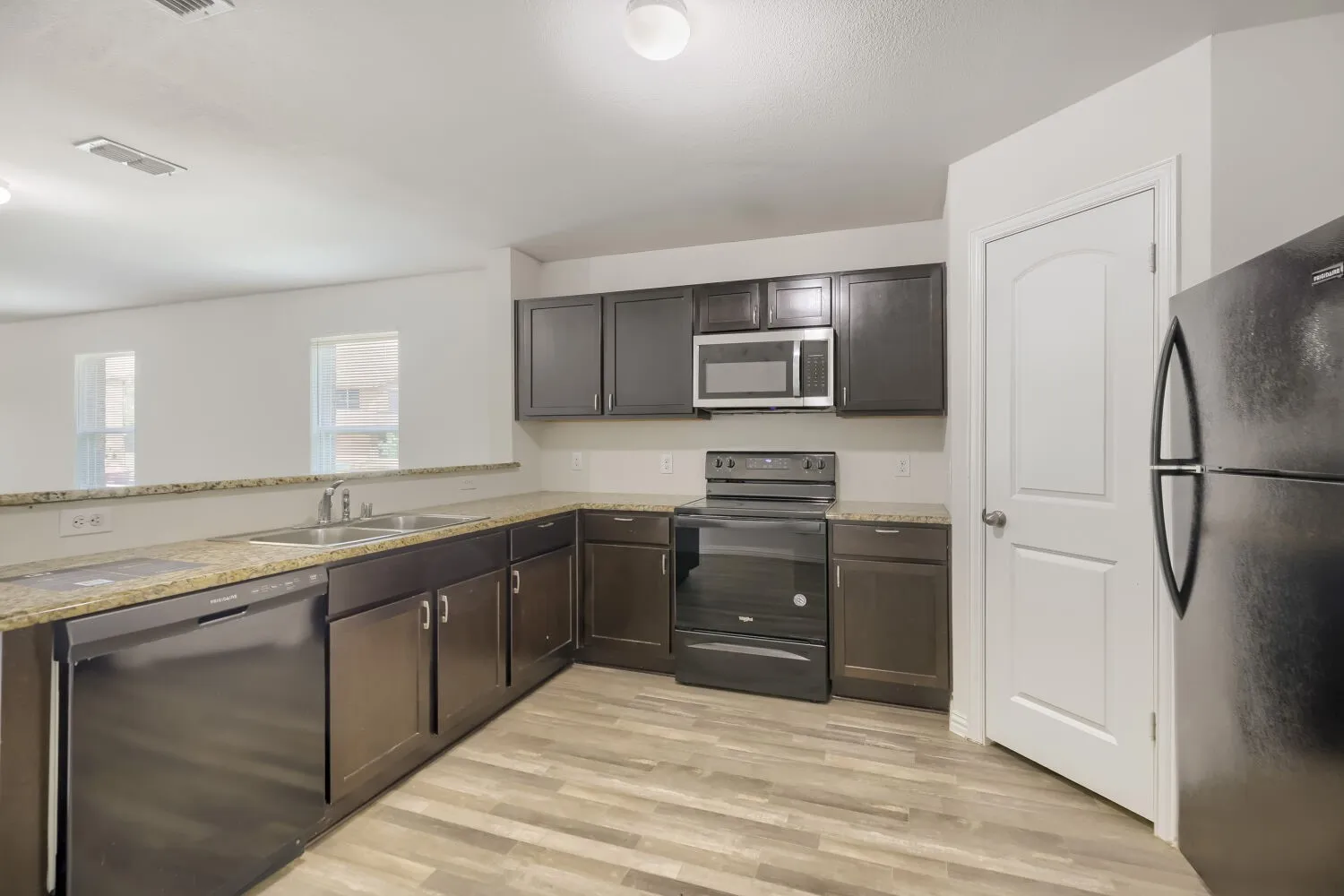 Single Family Residence For Sale in Grayson County , 1509 Fairway Drive, Sherman, Texas 75090, 3 Bedroom, 2 Bathroom, 2 Garage spaces, 1,542 Sqft, built in 2020, mls#21341248, Real Estate Agent in Sherman, Homes For Sale in Grayson county, Homes For Sale in Sherman, Realtor in Sherman Texas, Real Estate Brokerage Independent Realty Texas, Luminita Cordes Realtor