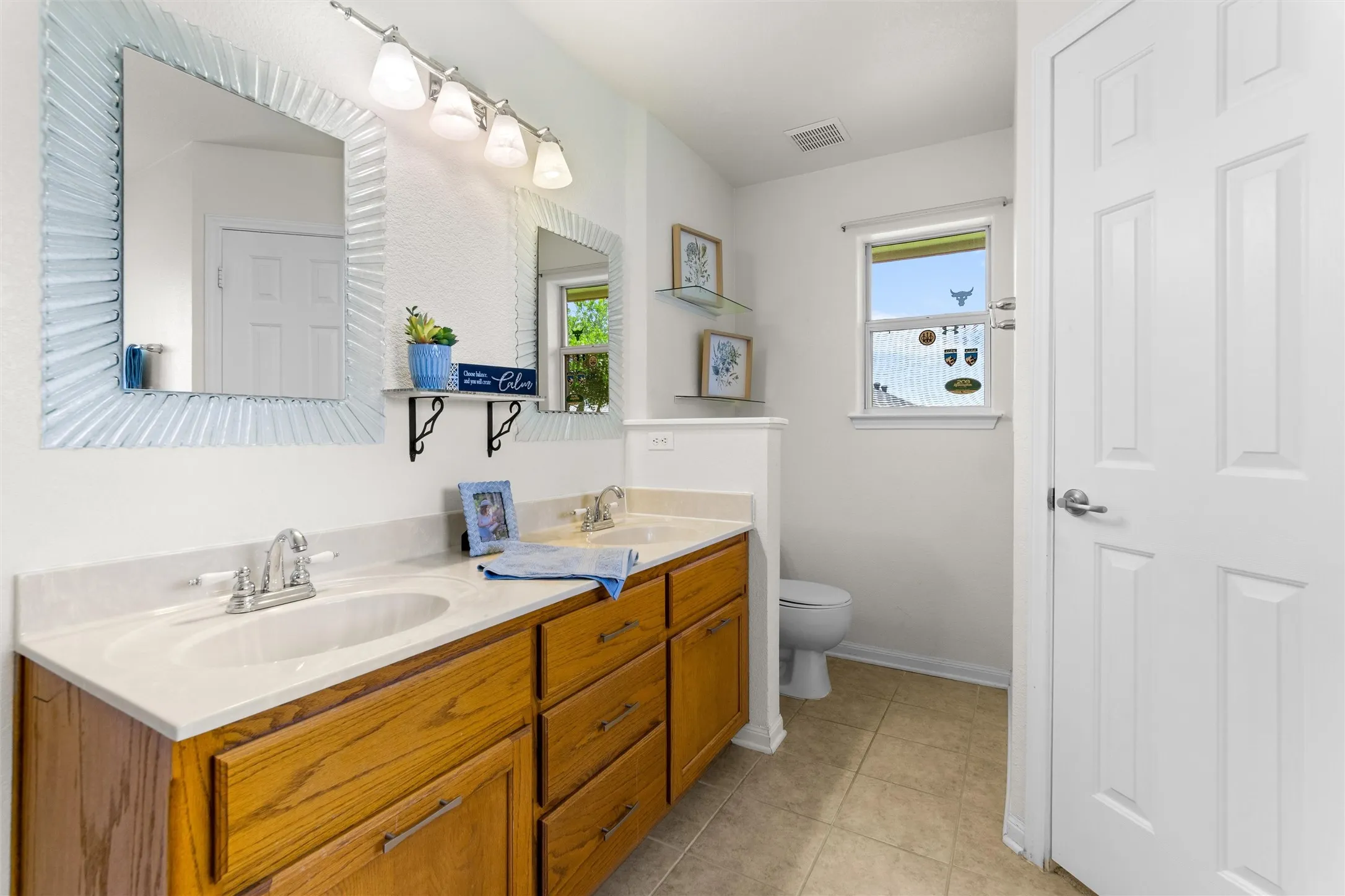 Single Family Residence For Sale in Bell County , 3709 S Llano Estacado Court, Killeen, Texas 76549, 4 Bedroom, 2 Bathroom, 2 Garage spaces, 2,053 Sqft, built in 2006, mls#21342777, Real Estate Agent in Killeen, Homes For Sale in Bell county, Homes For Sale in Killeen, Realtor in Killeen Texas, Real Estate Brokerage Independent Realty Texas, Luminita Cordes Realtor