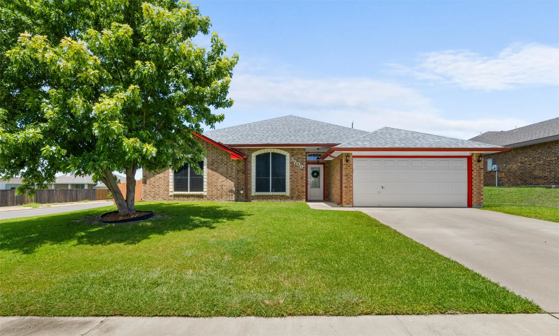 Single Family Residence For Sale in Bell County , 3709 S Llano Estacado Court, Killeen, Texas 76549, 4 Bedroom, 2 Bathroom, 2 Garage spaces, 2,053 Sqft, built in 2006, mls#21342777, Real Estate Agent in Killeen, Homes For Sale in Bell county, Homes For Sale in Killeen, Realtor in Killeen Texas, Real Estate Brokerage Independent Realty Texas, Luminita Cordes Realtor