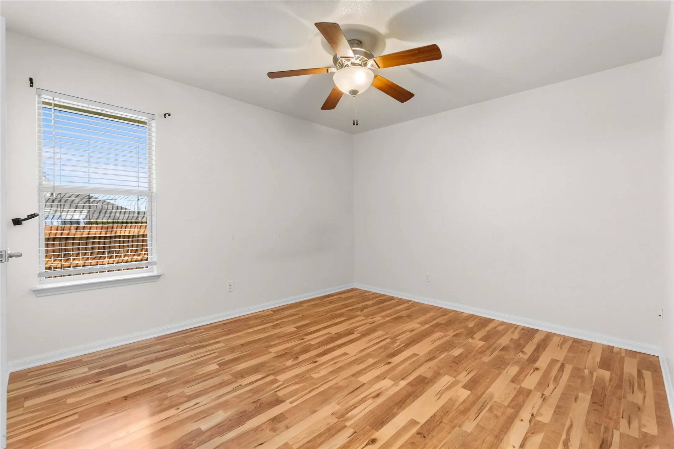 Single Family Residence For Sale in Bell County , 3709 S Llano Estacado Court, Killeen, Texas 76549, 4 Bedroom, 2 Bathroom, 2 Garage spaces, 2,053 Sqft, built in 2006, mls#21342777, Real Estate Agent in Killeen, Homes For Sale in Bell county, Homes For Sale in Killeen, Realtor in Killeen Texas, Real Estate Brokerage Independent Realty Texas, Luminita Cordes Realtor