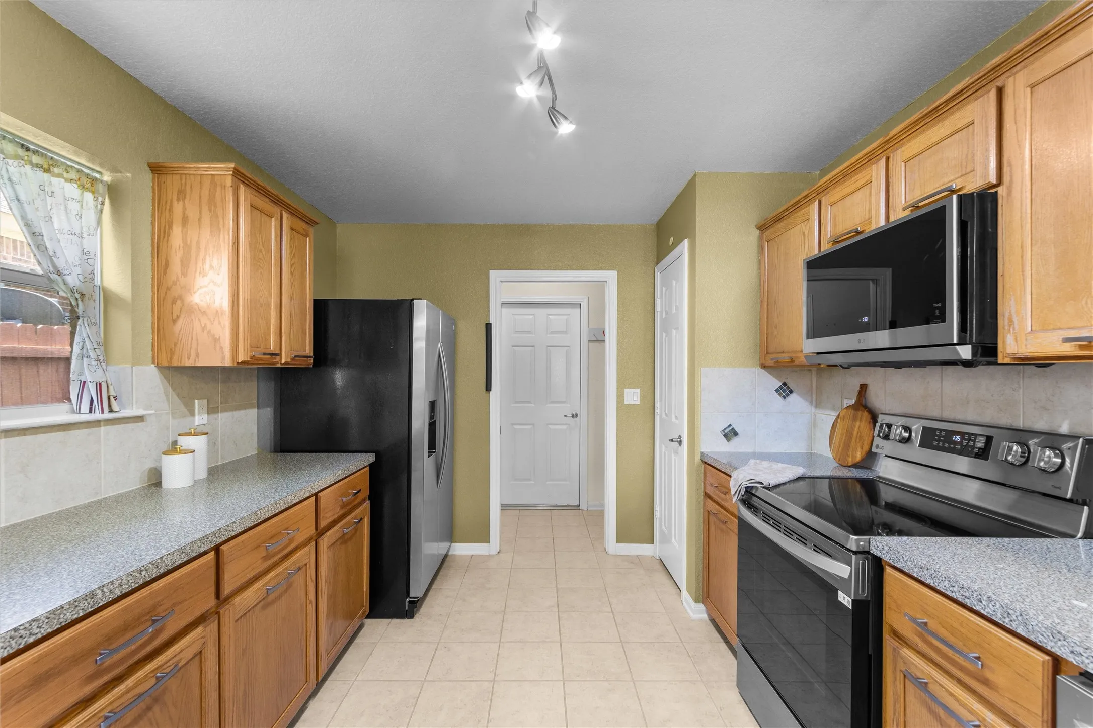 Single Family Residence For Sale in Bell County , 3709 S Llano Estacado Court, Killeen, Texas 76549, 4 Bedroom, 2 Bathroom, 2 Garage spaces, 2,053 Sqft, built in 2006, mls#21342777, Real Estate Agent in Killeen, Homes For Sale in Bell county, Homes For Sale in Killeen, Realtor in Killeen Texas, Real Estate Brokerage Independent Realty Texas, Luminita Cordes Realtor