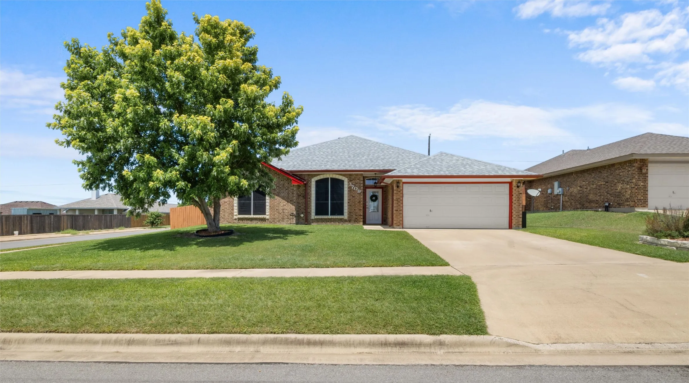 Single Family Residence For Sale in Bell County , 3709 S Llano Estacado Court, Killeen, Texas 76549, 4 Bedroom, 2 Bathroom, 2 Garage spaces, 2,053 Sqft, built in 2006, mls#21342777, Real Estate Agent in Killeen, Homes For Sale in Bell county, Homes For Sale in Killeen, Realtor in Killeen Texas, Real Estate Brokerage Independent Realty Texas, Luminita Cordes Realtor