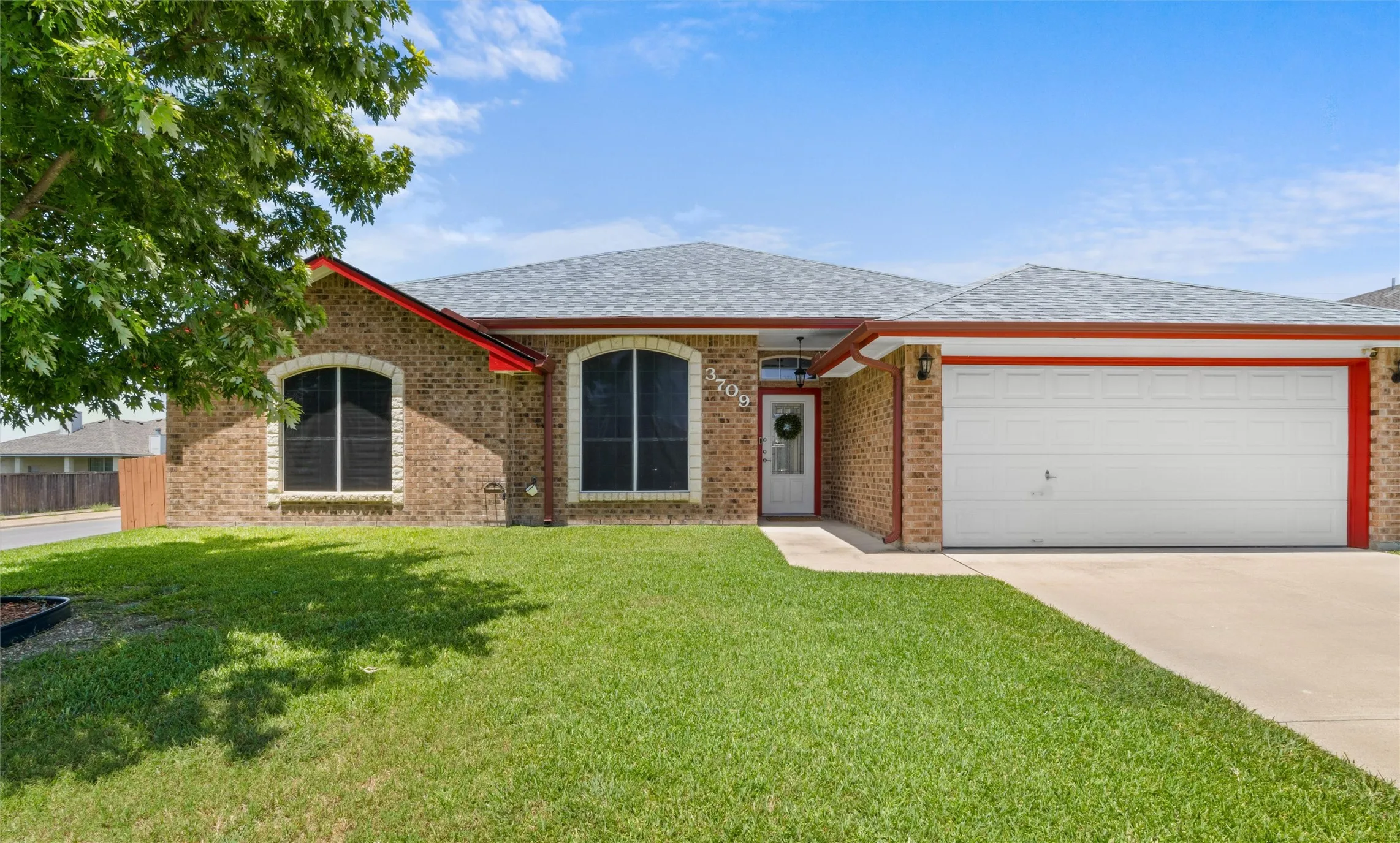 Single Family Residence For Sale in Bell County , 3709 S Llano Estacado Court, Killeen, Texas 76549, 4 Bedroom, 2 Bathroom, 2 Garage spaces, 2,053 Sqft, built in 2006, mls#21342777, Real Estate Agent in Killeen, Homes For Sale in Bell county, Homes For Sale in Killeen, Realtor in Killeen Texas, Real Estate Brokerage Independent Realty Texas, Luminita Cordes Realtor