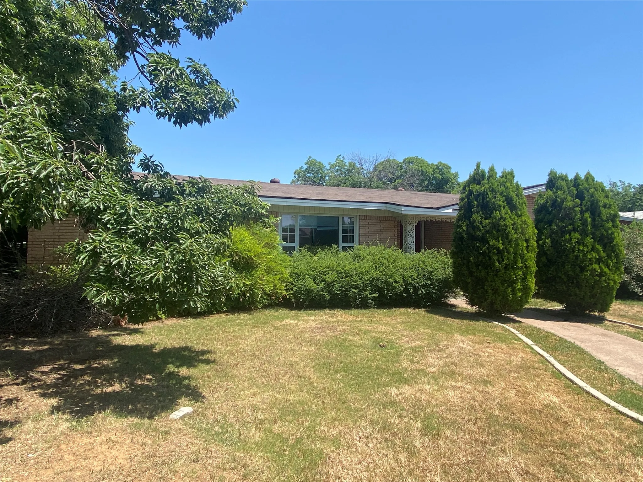 Single Family Residence For Rent in Taylor County , 2467 Garfield Avenue, Abilene, Texas 79601, 4 Bedroom, 2 Bathroom, Garage spaces, 3,301 Sqft, built in 1956, mls#21342768, Real Estate Agent in Abilene, Homes For Rent in Taylor county, Homes For Rent in Abilene, Realtor in Abilene Texas, Real Estate Brokerage Independent Realty Texas, Luminita Cordes Realtor