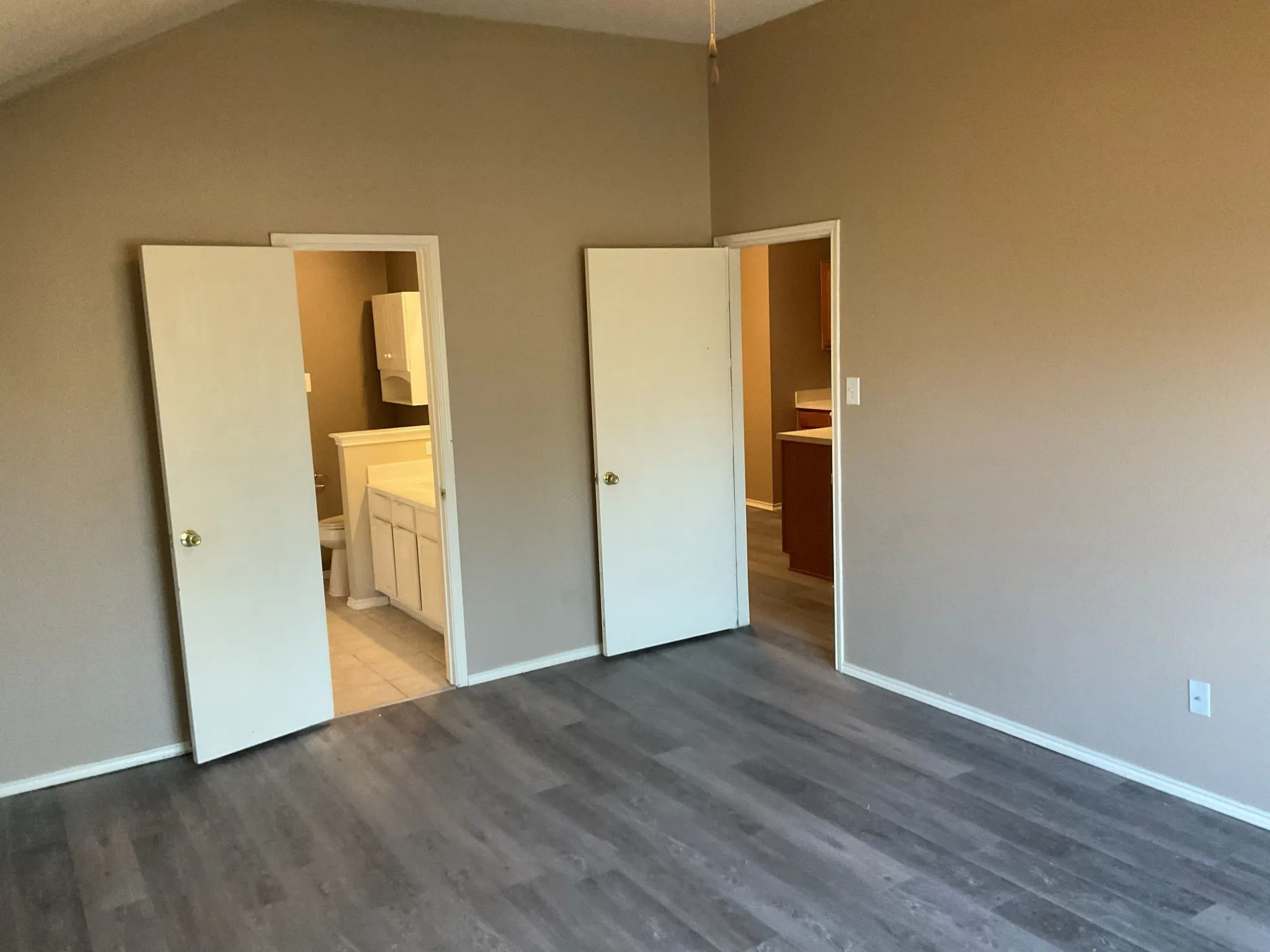Single Family Residence For Rent in Johnson County , 1001 Stockton Drive, Burleson, Texas 76028, 3 Bedroom, 2 Bathroom, 2 Garage spaces, 1,695 Sqft, built in 2002, mls#21327386, Real Estate Agent in Burleson, Homes For Rent in Johnson county, Homes For Rent in Burleson, Realtor in Burleson Texas, Real Estate Brokerage Independent Realty Texas, Luminita Cordes Realtor