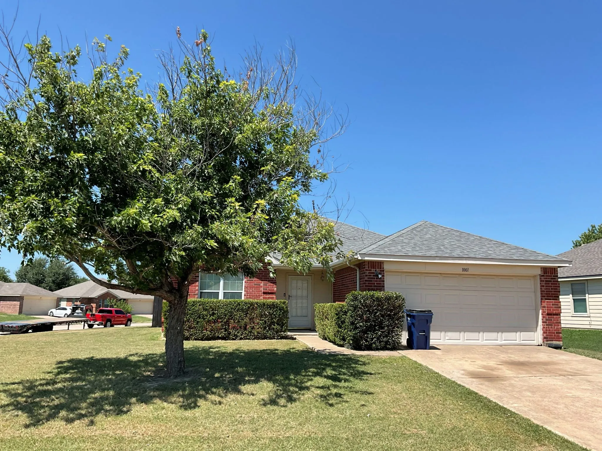 Single Family Residence For Rent in Johnson County , 1001 Stockton Drive, Burleson, Texas 76028, 3 Bedroom, 2 Bathroom, 2 Garage spaces, 1,695 Sqft, built in 2002, mls#21327386, Real Estate Agent in Burleson, Homes For Rent in Johnson county, Homes For Rent in Burleson, Realtor in Burleson Texas, Real Estate Brokerage Independent Realty Texas, Luminita Cordes Realtor