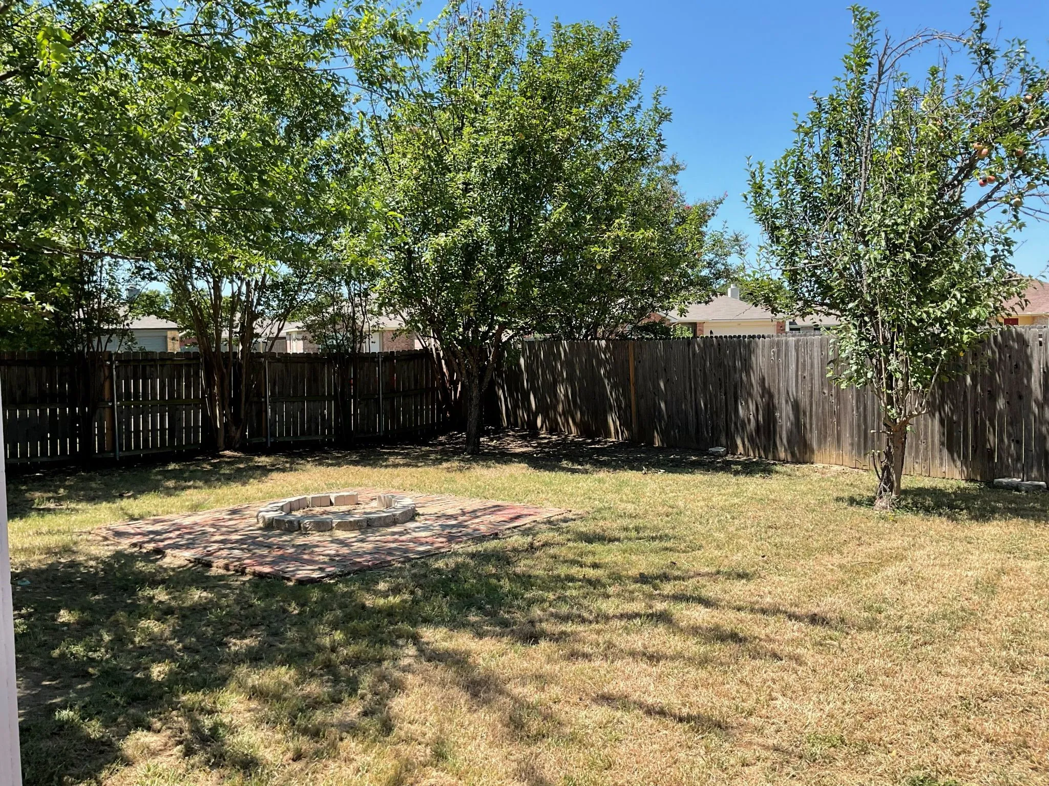 Single Family Residence For Rent in Johnson County , 1001 Stockton Drive, Burleson, Texas 76028, 3 Bedroom, 2 Bathroom, 2 Garage spaces, 1,695 Sqft, built in 2002, mls#21327386, Real Estate Agent in Burleson, Homes For Rent in Johnson county, Homes For Rent in Burleson, Realtor in Burleson Texas, Real Estate Brokerage Independent Realty Texas, Luminita Cordes Realtor