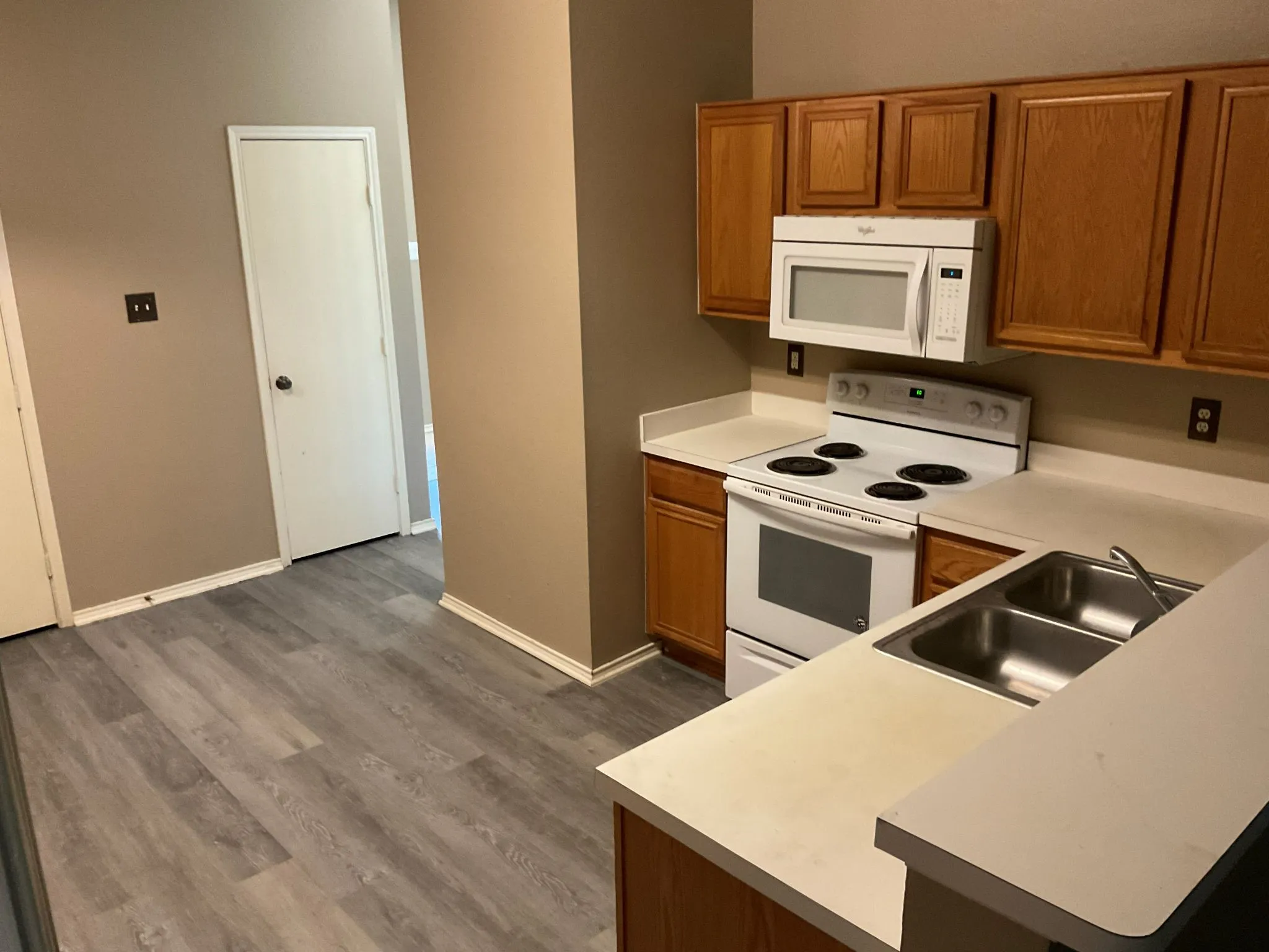 Single Family Residence For Rent in Johnson County , 1001 Stockton Drive, Burleson, Texas 76028, 3 Bedroom, 2 Bathroom, 2 Garage spaces, 1,695 Sqft, built in 2002, mls#21327386, Real Estate Agent in Burleson, Homes For Rent in Johnson county, Homes For Rent in Burleson, Realtor in Burleson Texas, Real Estate Brokerage Independent Realty Texas, Luminita Cordes Realtor